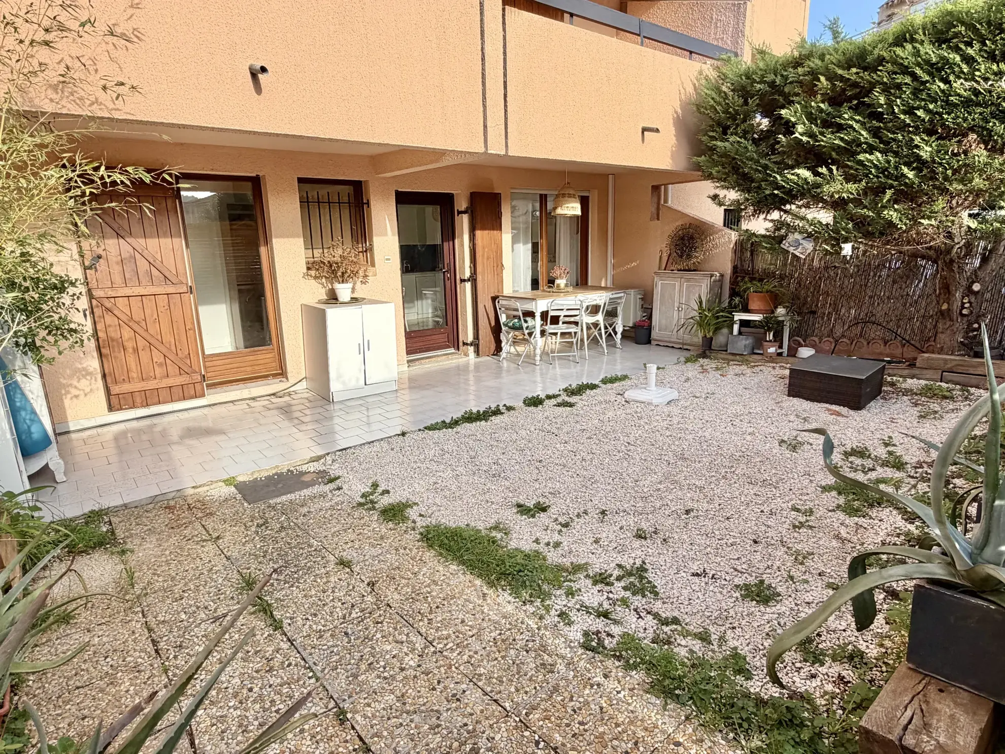 Appartement T2 en Rez-de-Jardin à Sanary-sur-Mer avec Piscine et Jardin Privé 