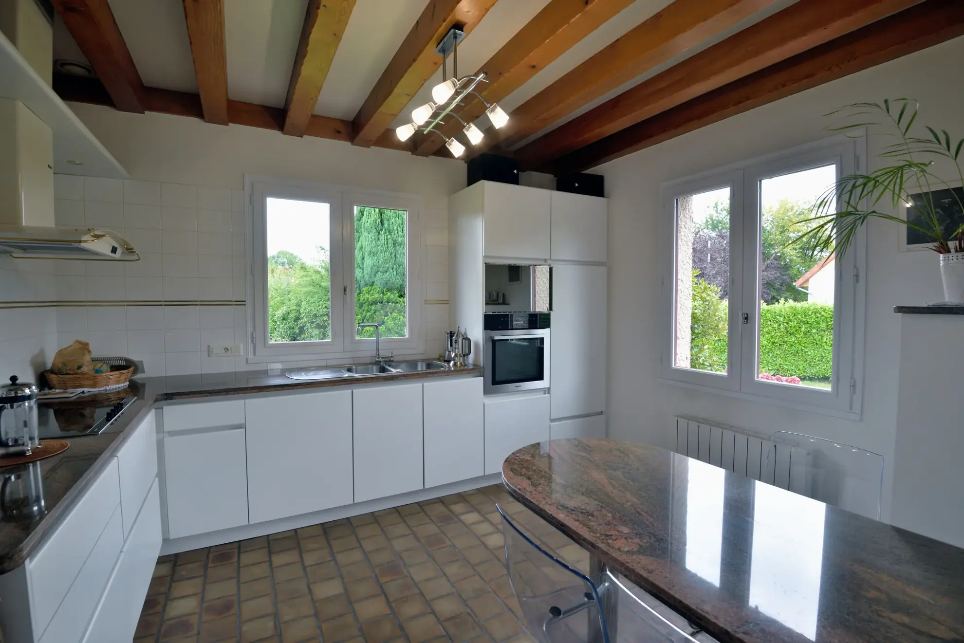 Charmant pavillon avec sous-sol et jardin arboré à Feuquieres en Vimeu 
