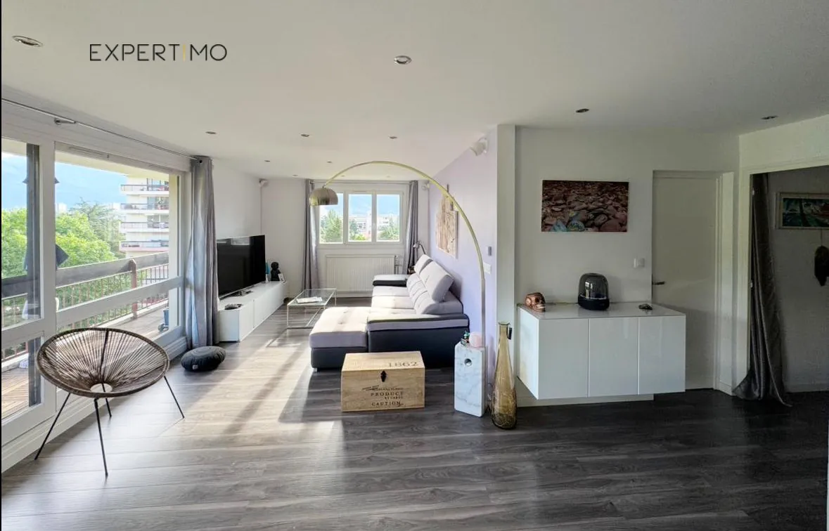 Appartement T4 récent avec balcon, garage et cellier à Echirolles 