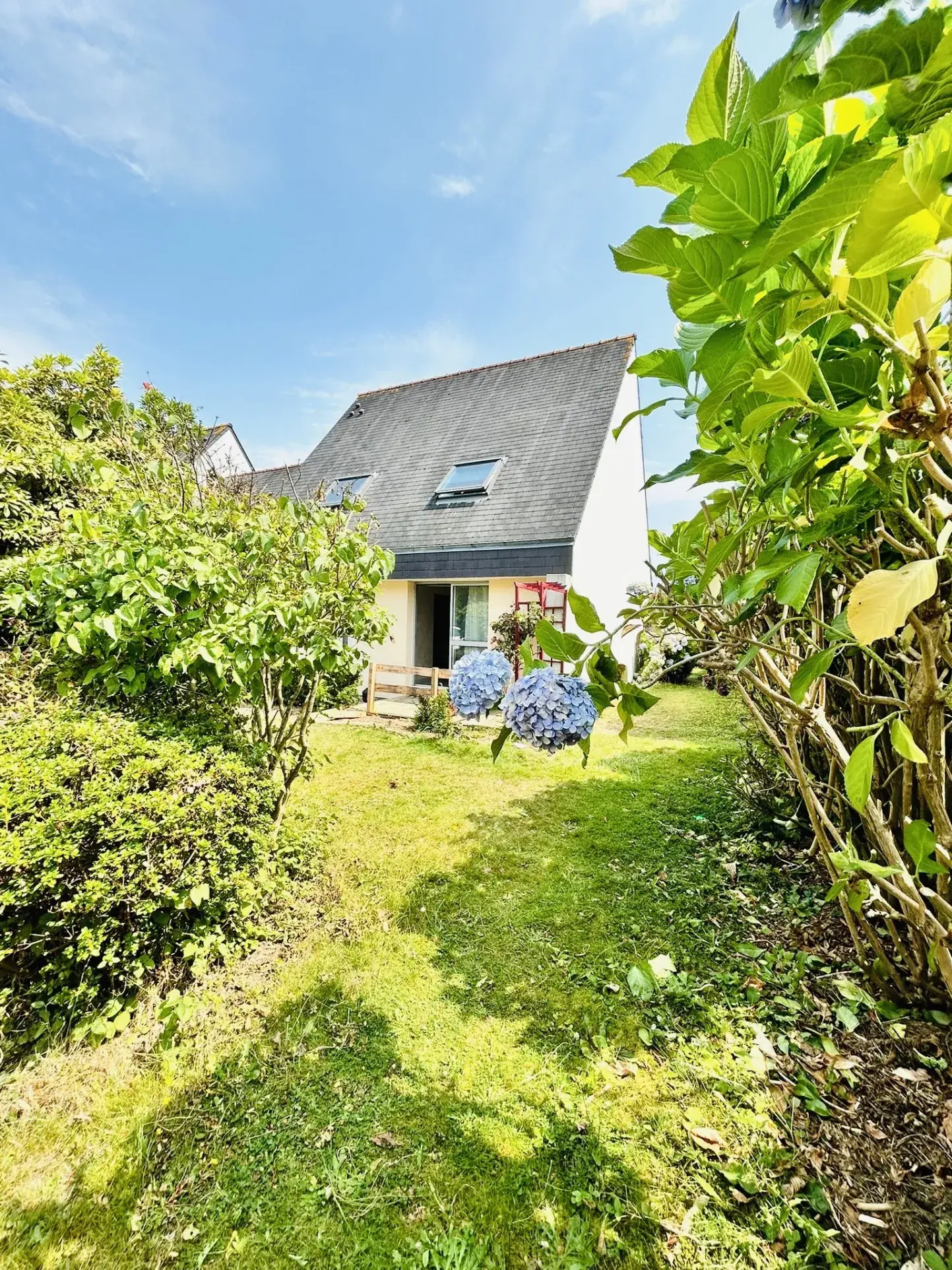 Maison familiale avec jardin à Lesneven - 4 chambres, calme, sans travaux