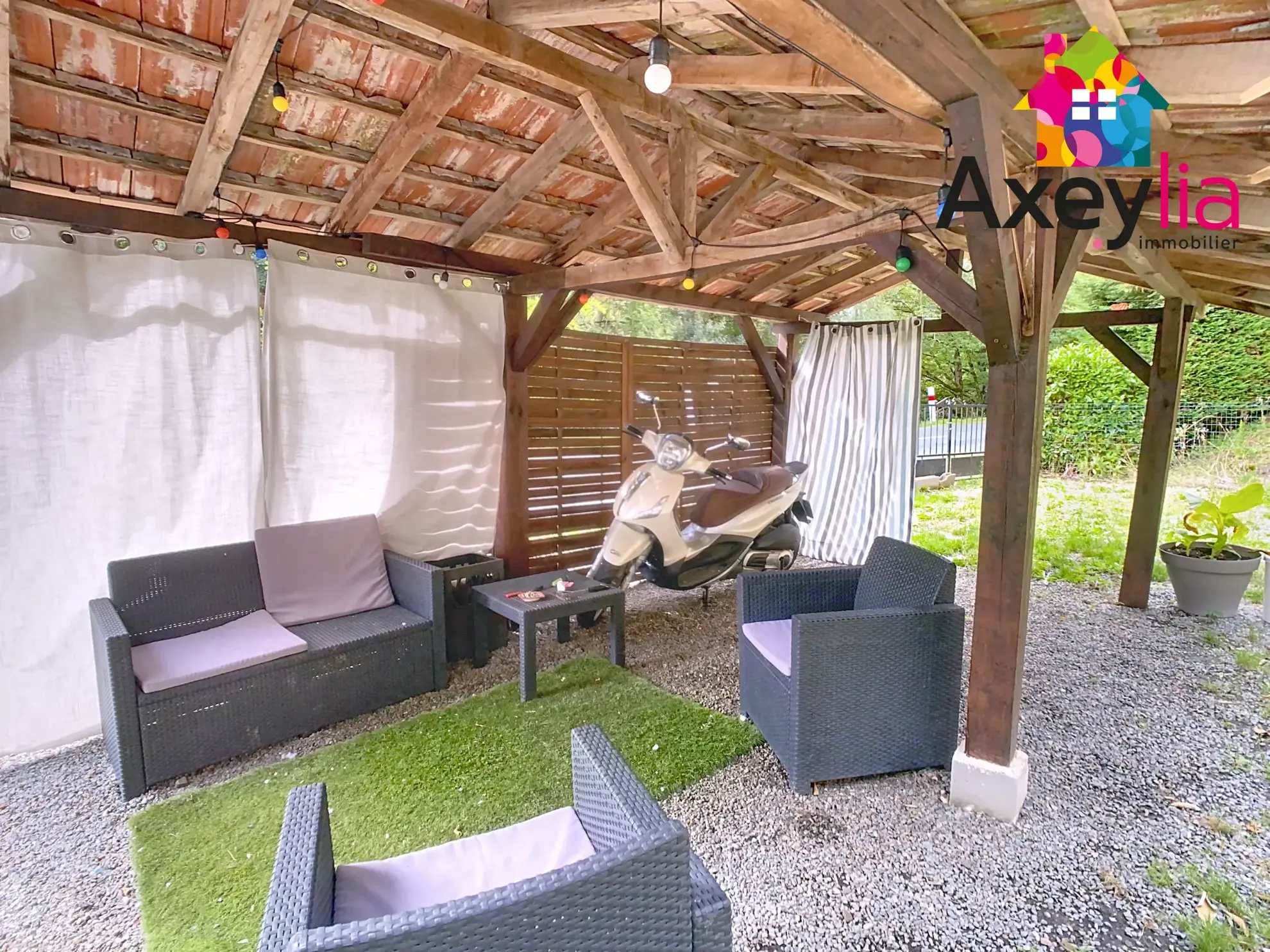 Maison rénovée à Renaison avec 3 chambres, terrasse et terrain de 696 m² 