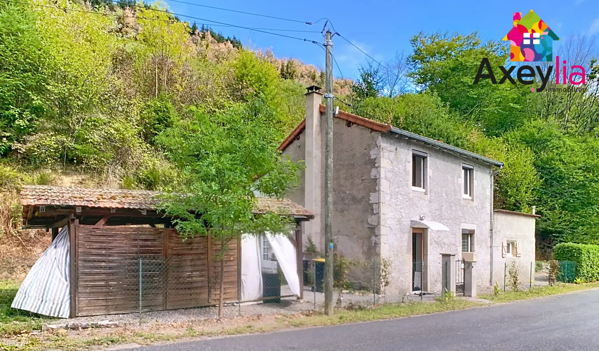 Maison rénovée à Renaison avec 3 chambres, terrasse et terrain de 696 m² 