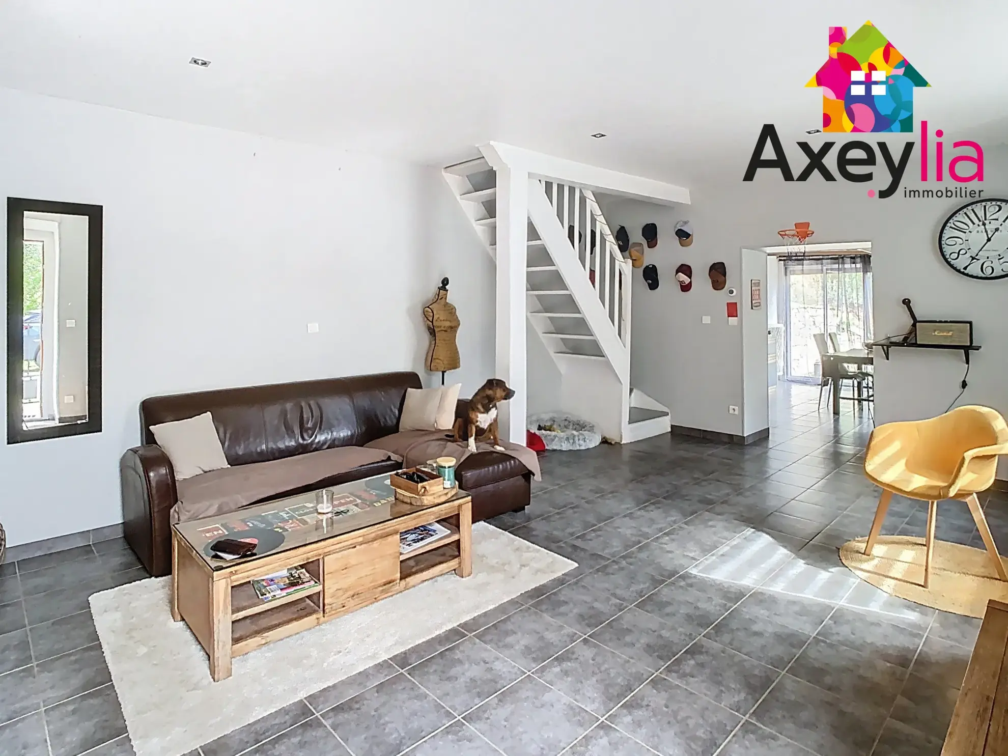 Maison rénovée à Renaison avec 3 chambres, terrasse et terrain de 696 m² 