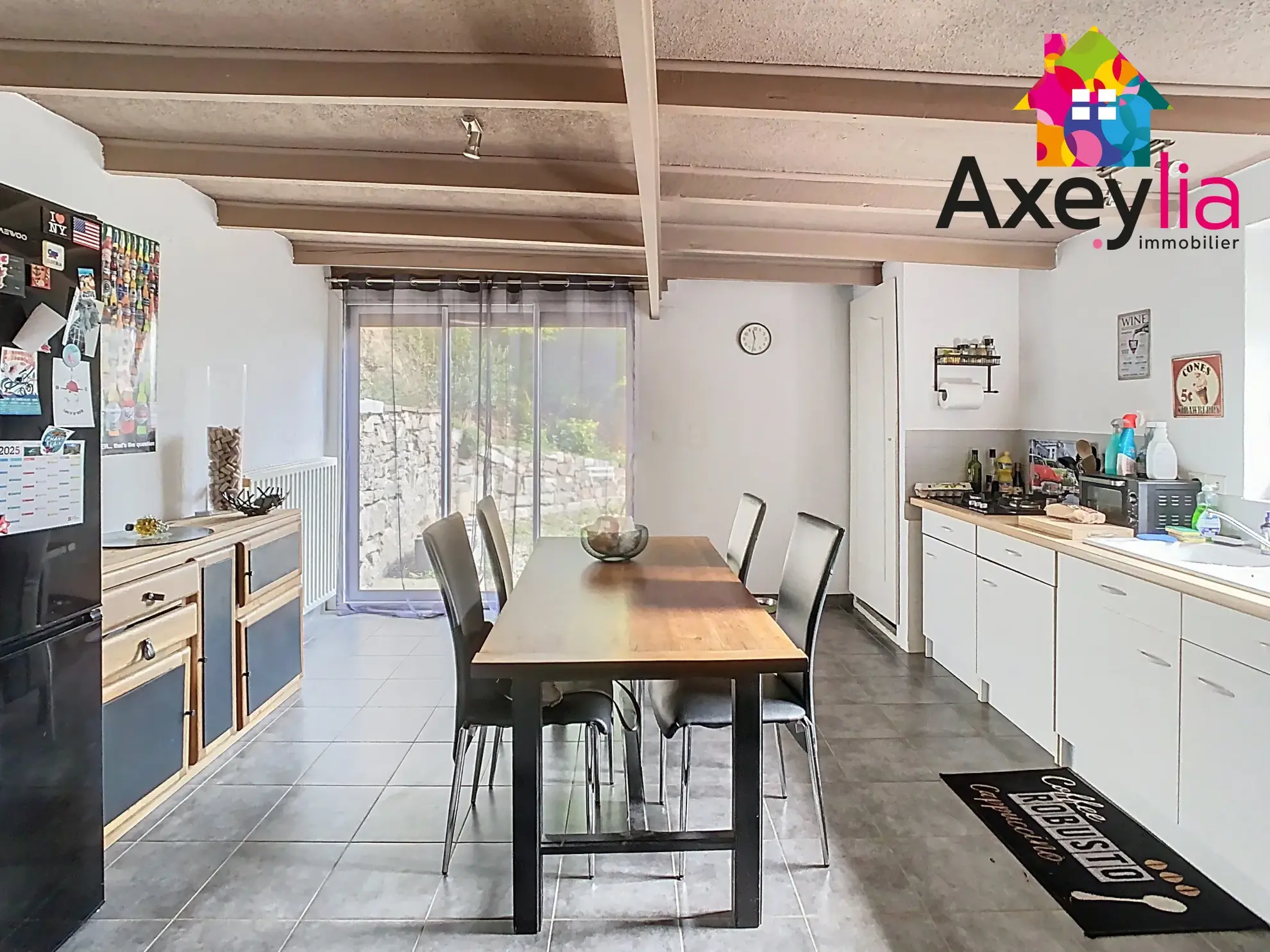 Maison rénovée à Renaison avec 3 chambres, terrasse et terrain de 696 m² 