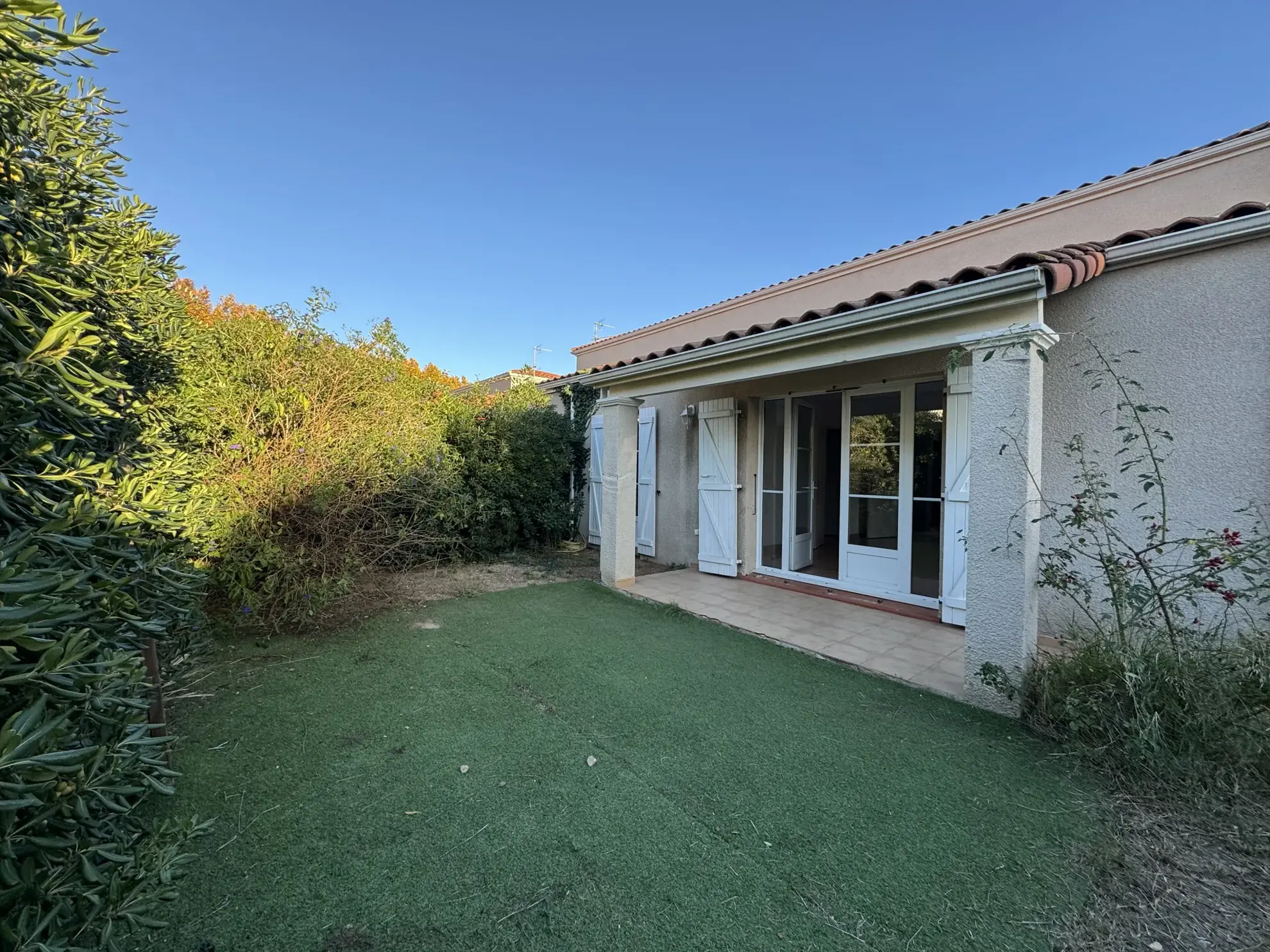 Villa avec jardin et garage à Canohes, proche commodités 