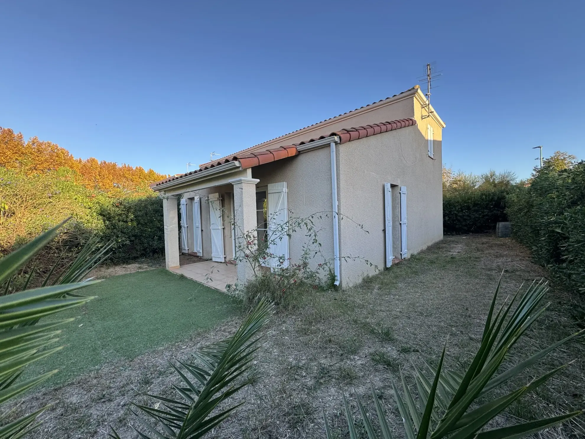 Villa avec jardin et garage à Canohes, proche commodités 