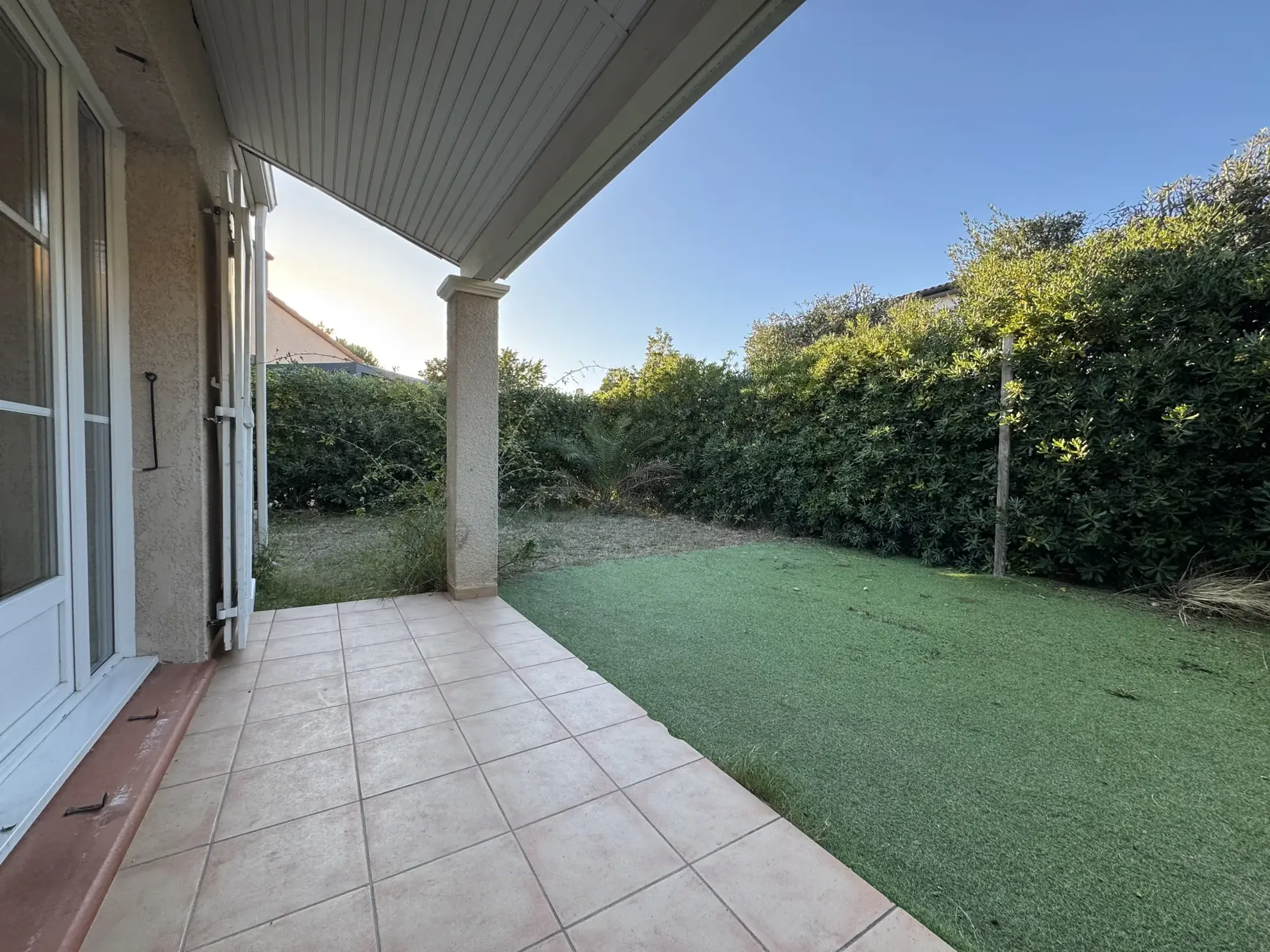 Villa avec jardin et garage à Canohes, proche commodités 