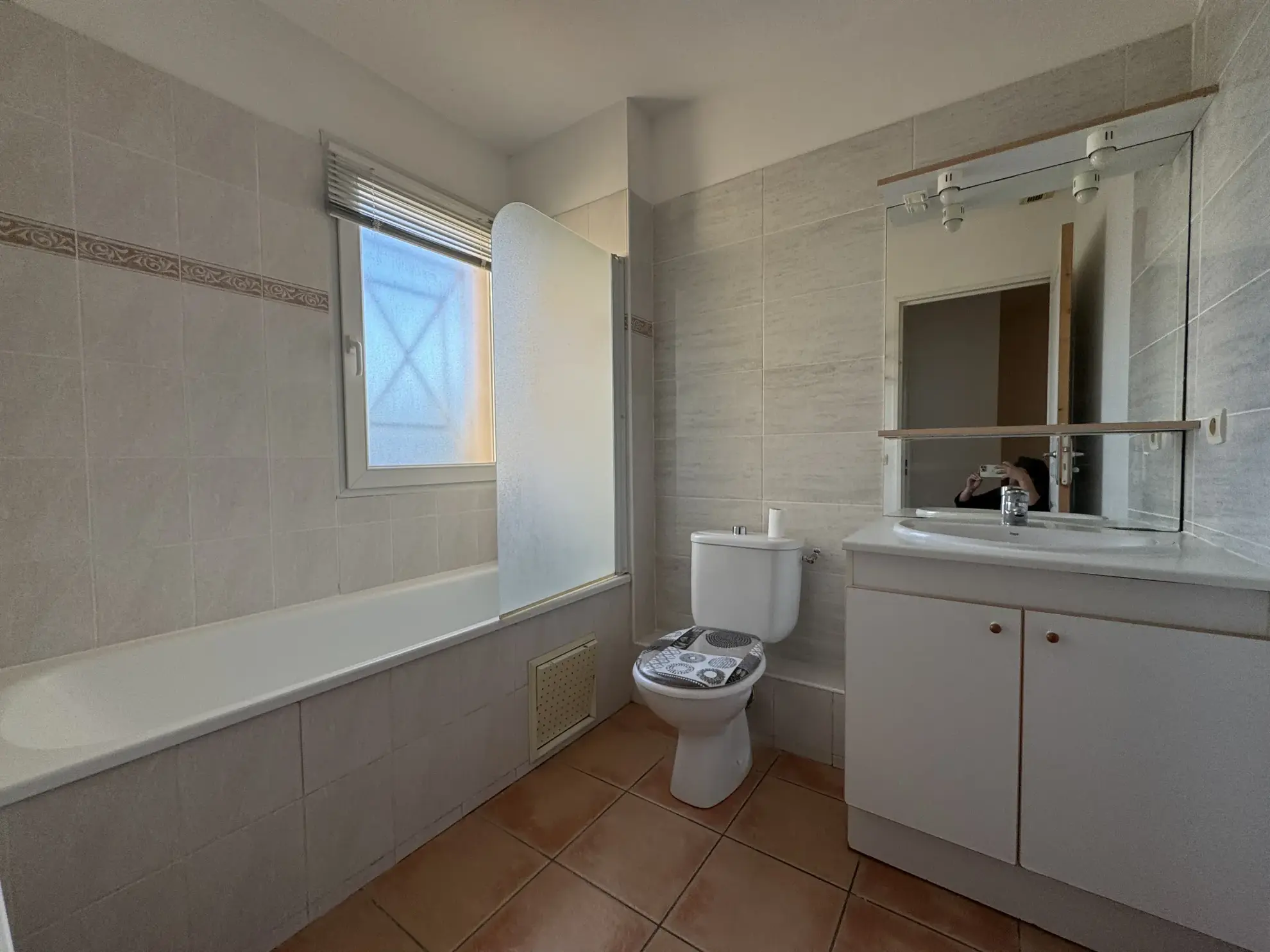 Villa avec jardin et garage à Canohes, proche commodités 