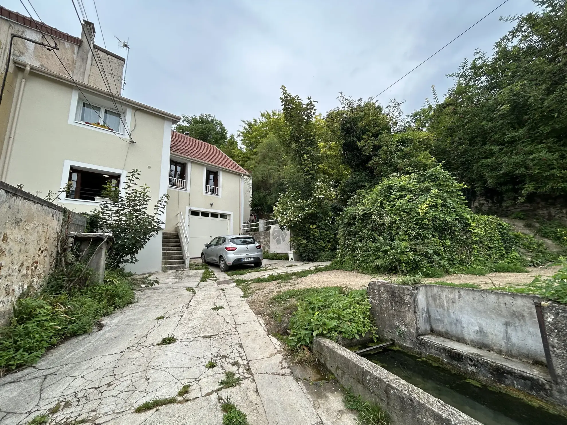 Immeuble à Crouttes-sur-Marne de 130 m² pour investissement locatif rentable