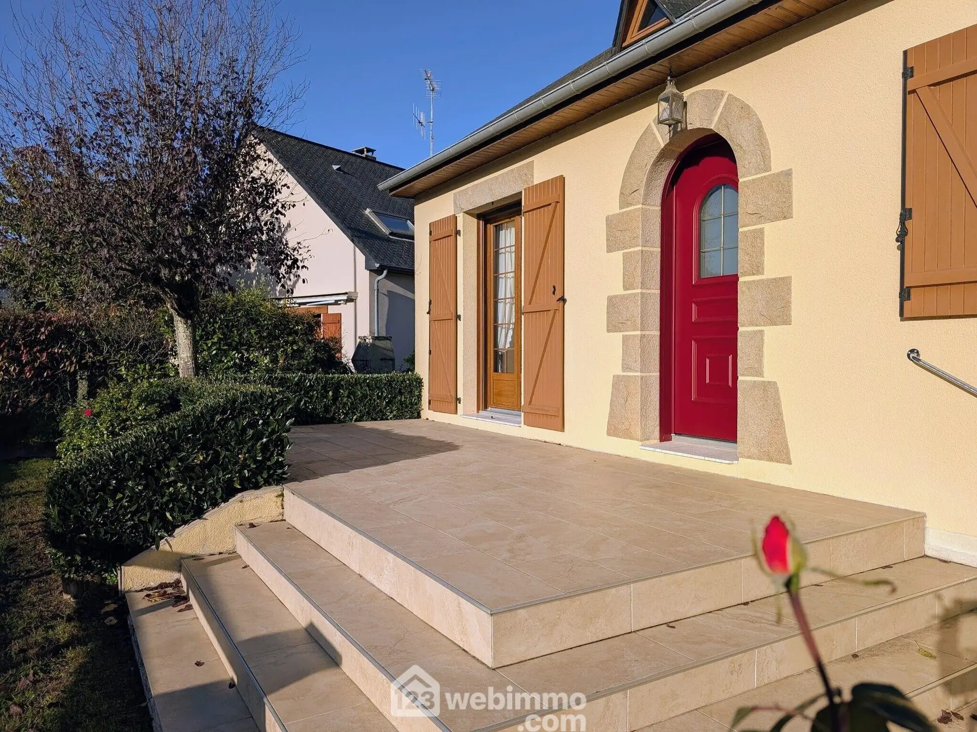 Maison familiale de 90m² à Sablé-sur-Sarthe avec sous-sol et jardin clos 