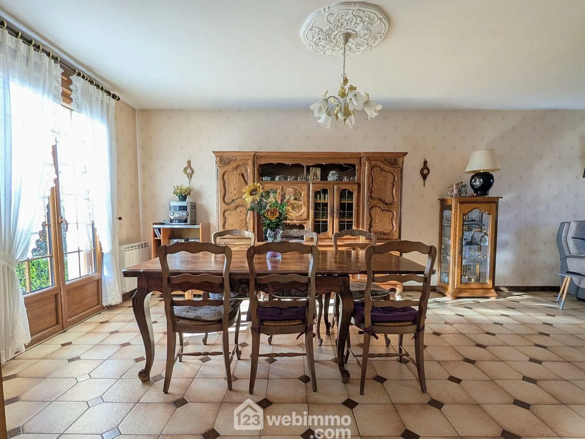 Maison familiale de 90m² à Sablé-sur-Sarthe avec sous-sol et jardin clos 