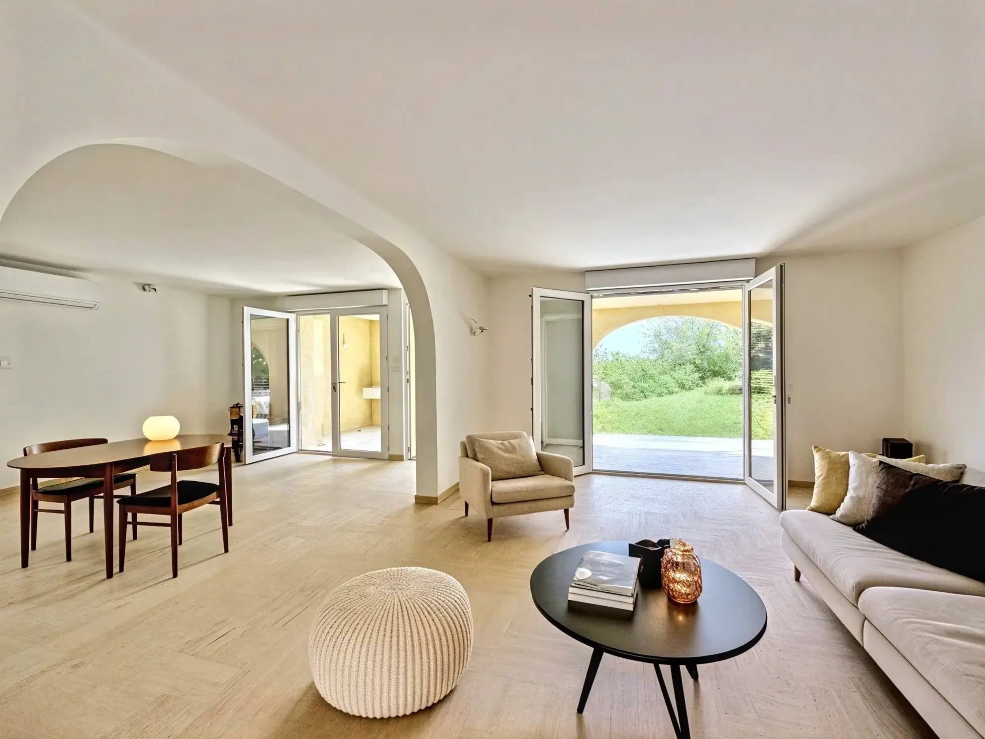 A vendre bas de maison rénové de 117 m² à Villevieille avec 3 chambres et jardin de 230 m²