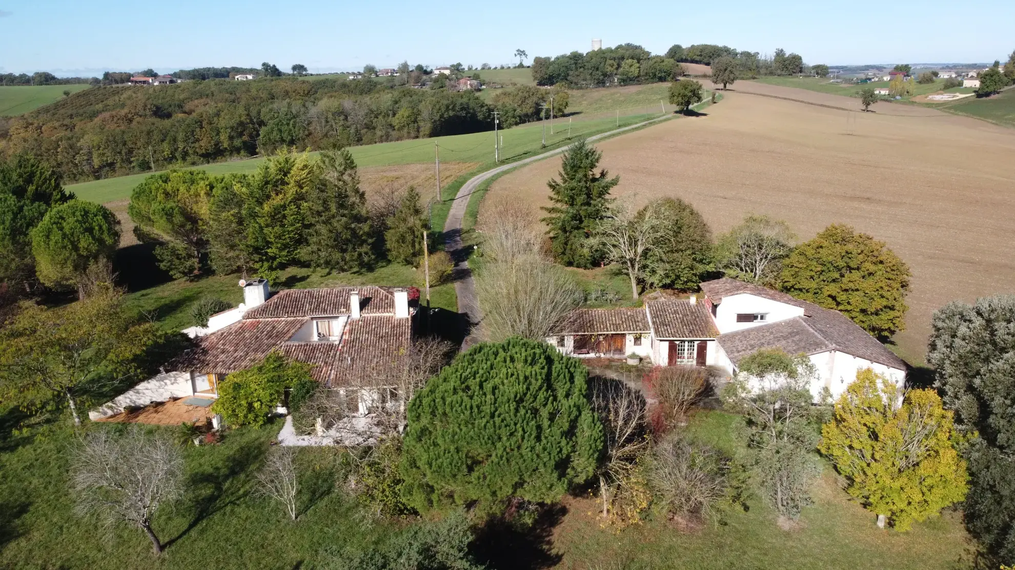 Maison atypique avec gîte et parc privé au calme à Hautesvignes
