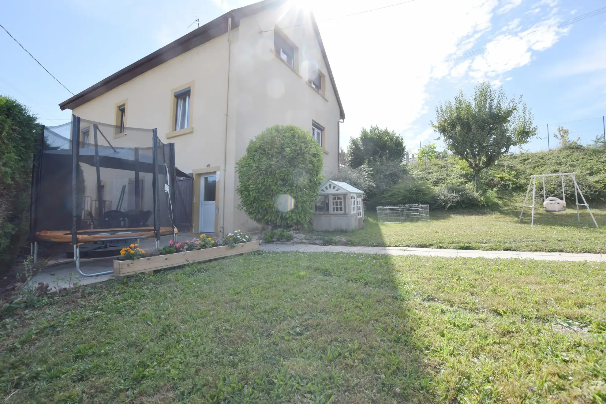 Maison ancienne de charme rénovée à Vieux-Charmont avec jardin et 5 chambres