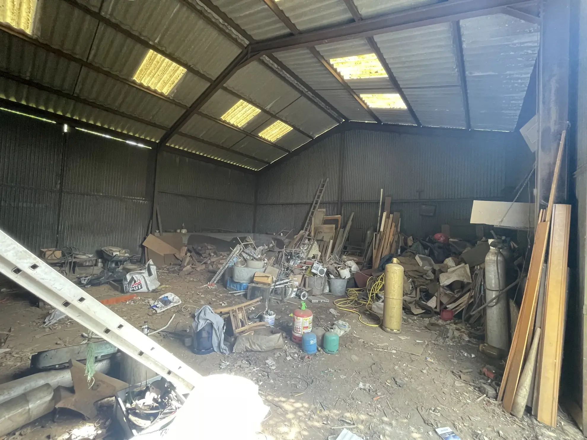 Maison à vendre de 139m² avec hangar et terrain à Lievin, idéale pour projet de rénovation 