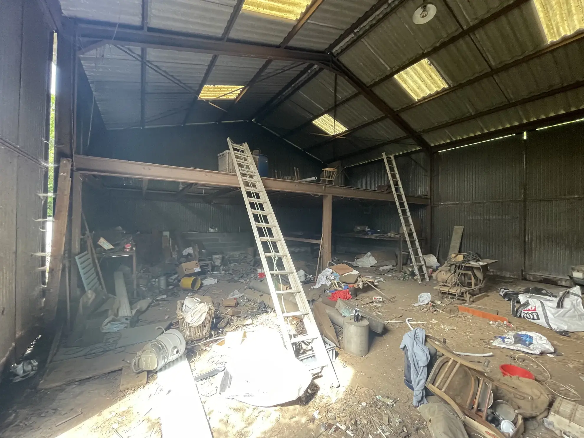 Maison à vendre de 139m² avec hangar et terrain à Lievin, idéale pour projet de rénovation 