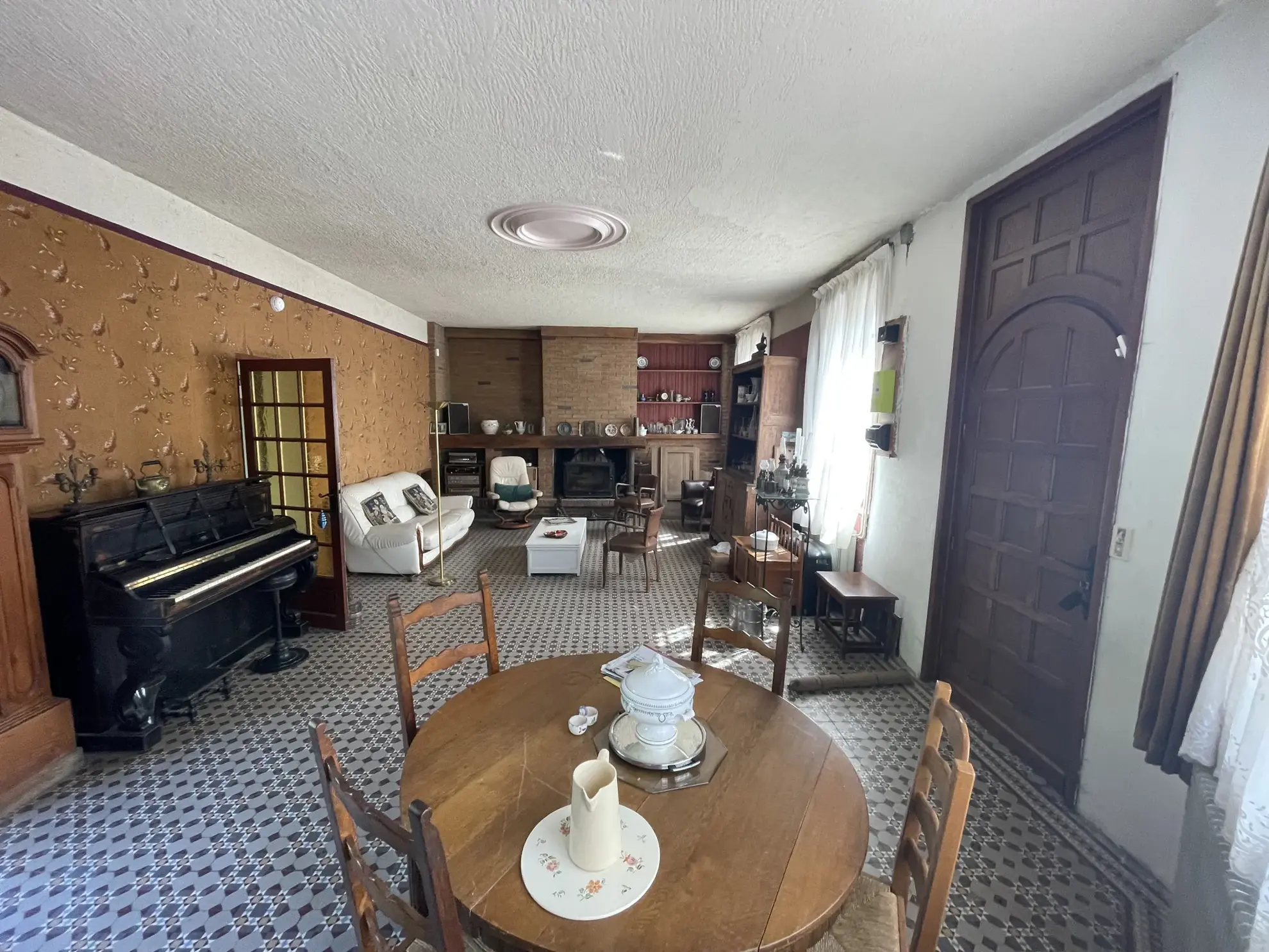 Maison à vendre de 139m² avec hangar et terrain à Lievin, idéale pour projet de rénovation 