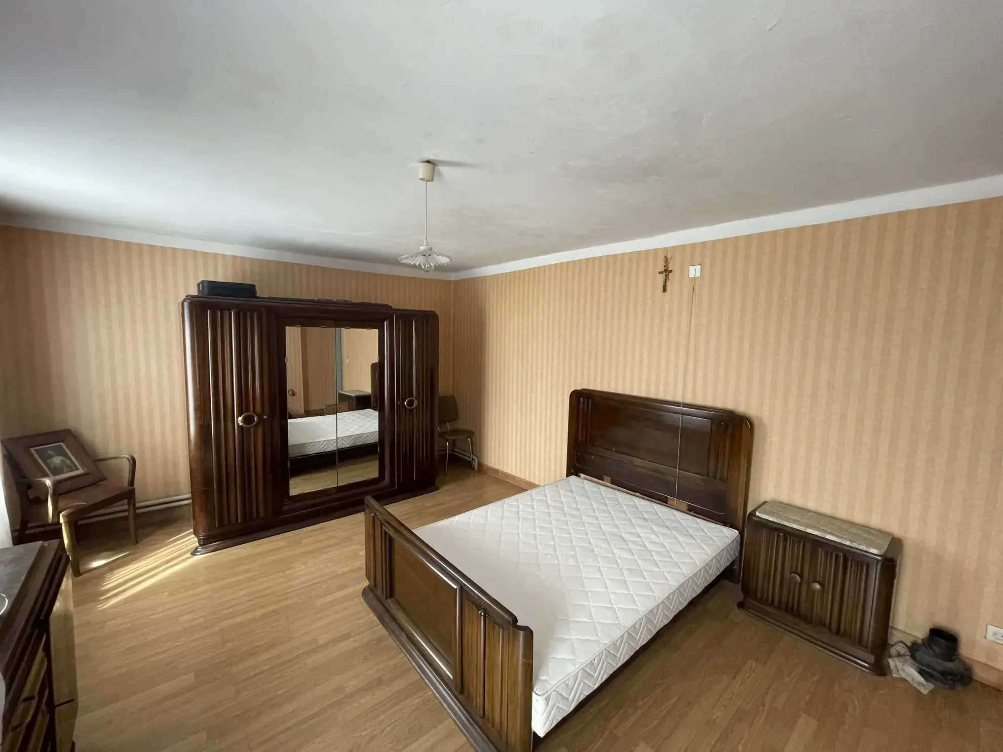 Maison à vendre de 139m² avec hangar et terrain à Lievin, idéale pour projet de rénovation 