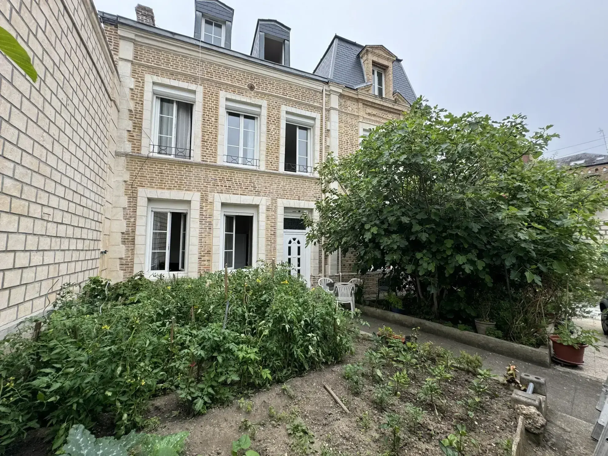 Maison de maître à vendre à Elbeuf - 168 m² avec jardin et garage