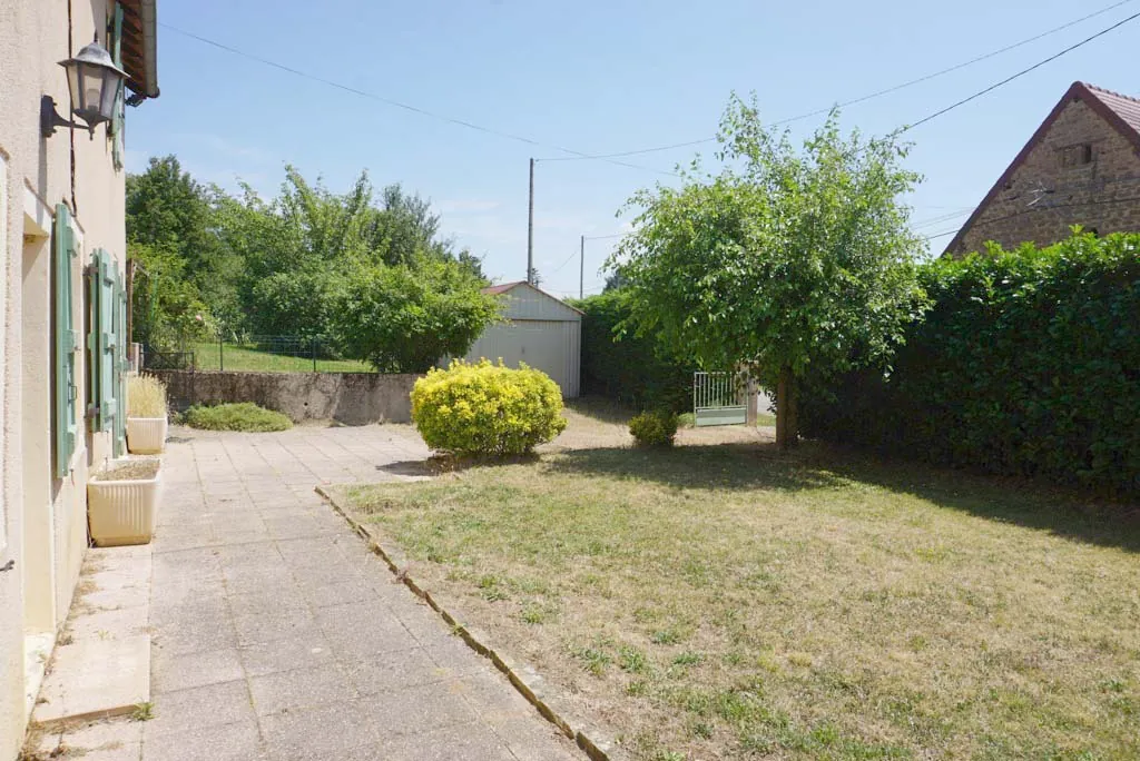 Belle maison de village en Brionnais de 118 m² avec jardin et garage 