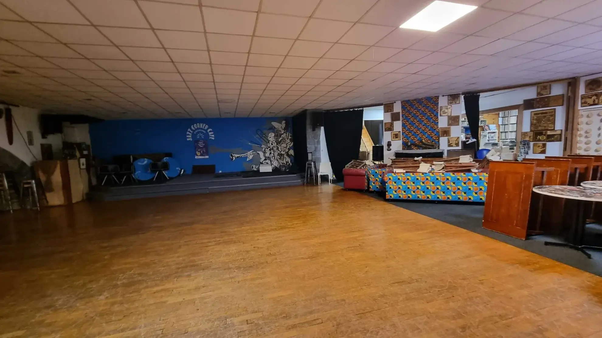 A vendre local commercial de 300 m² à Sommieres avec parking gratuit