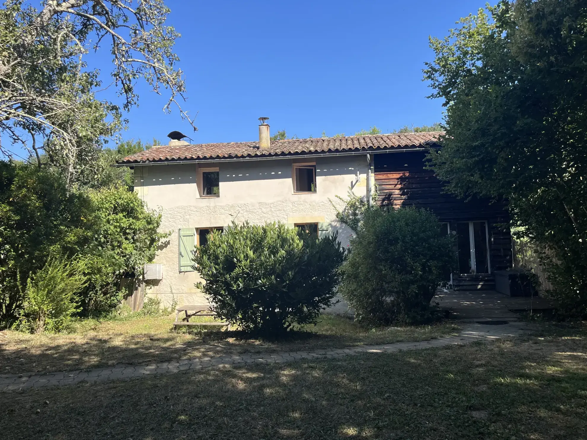 A vendre maison spacieuse avec terrain arboré à Frontenac (33760)