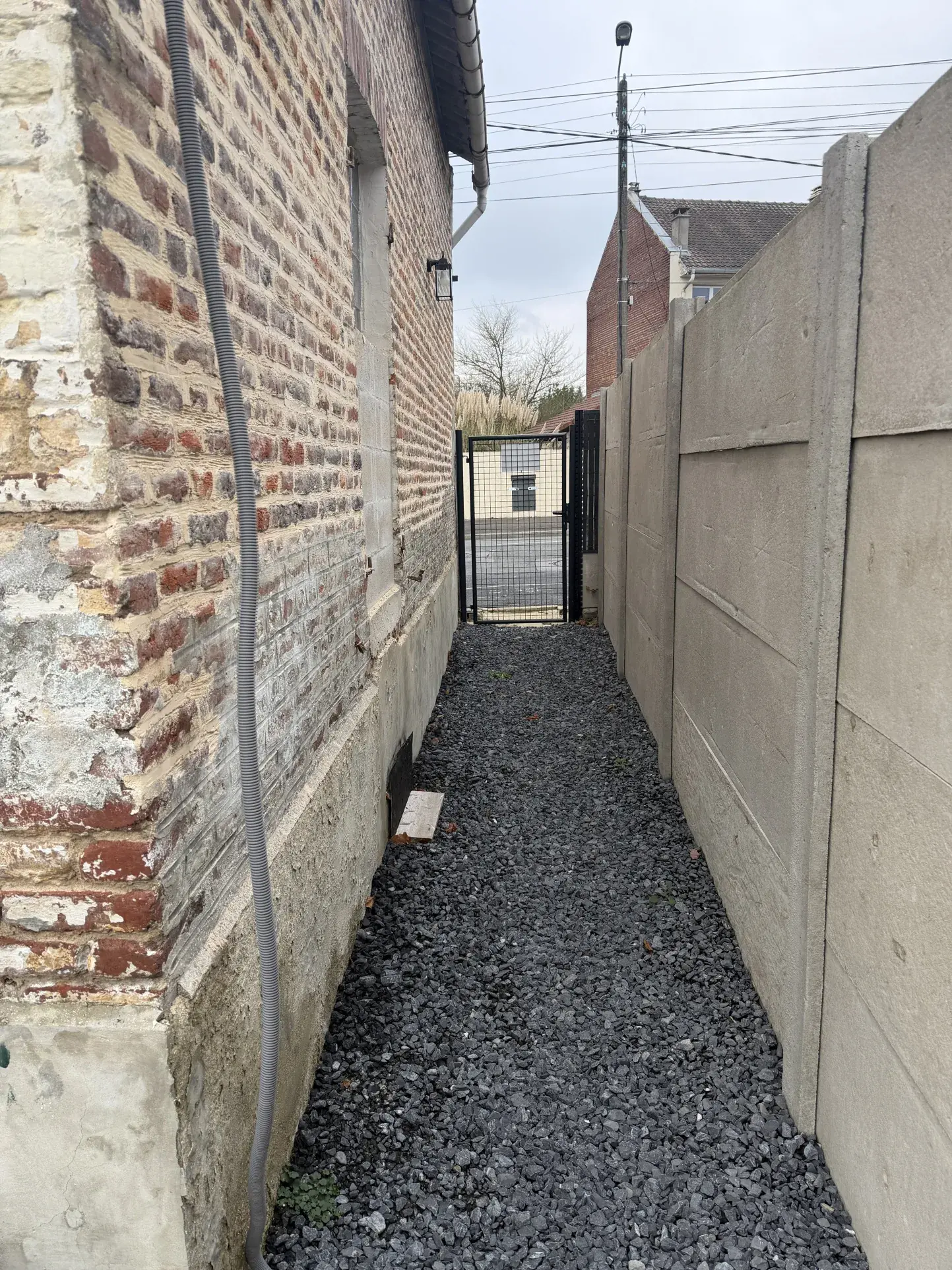 Studio sur terrain constructible à Saint-Quentin - Opportunité d'aménagement 