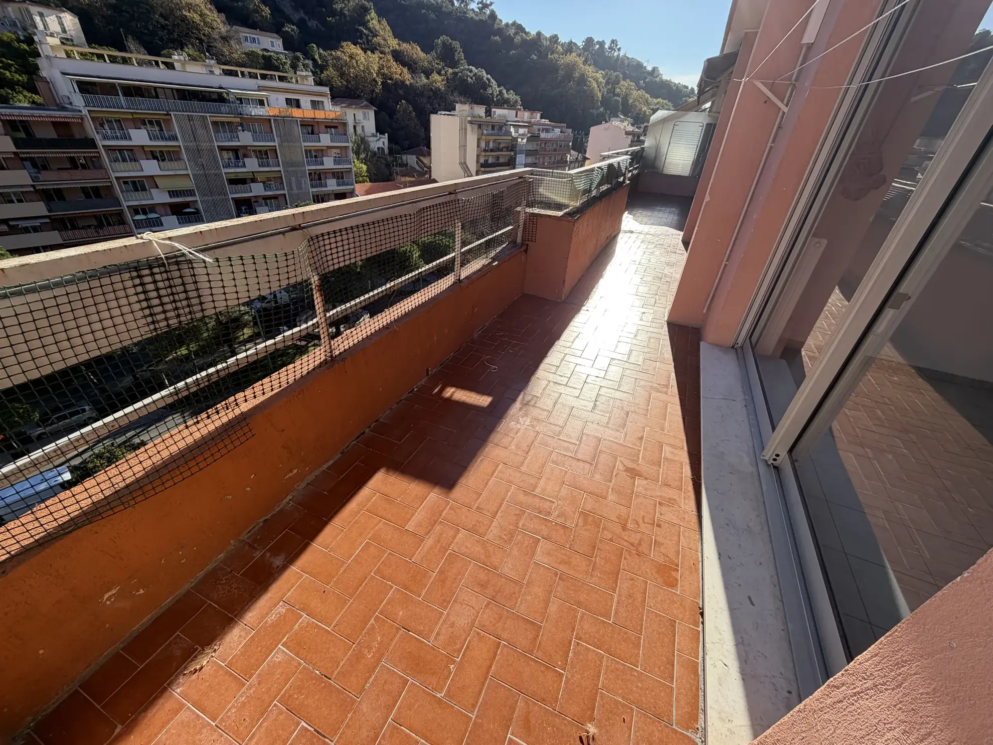Appartement 3 pièces avec terrasse et garage à Menton dans le quartier du Careï