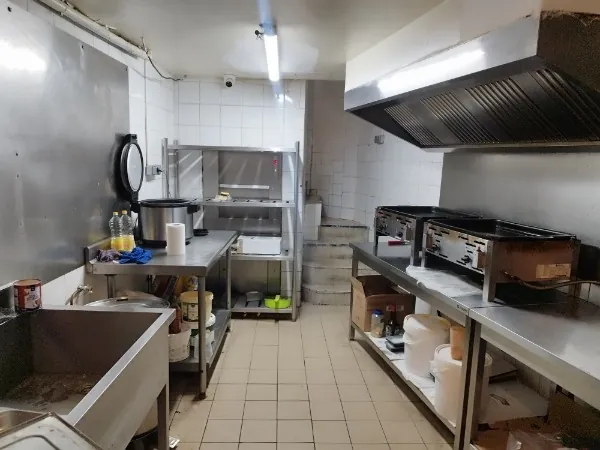 Fonds de commerce à vendre Paris 10, emplacement No1 proche Gare du Nord, grande capacité et équipements professionnels