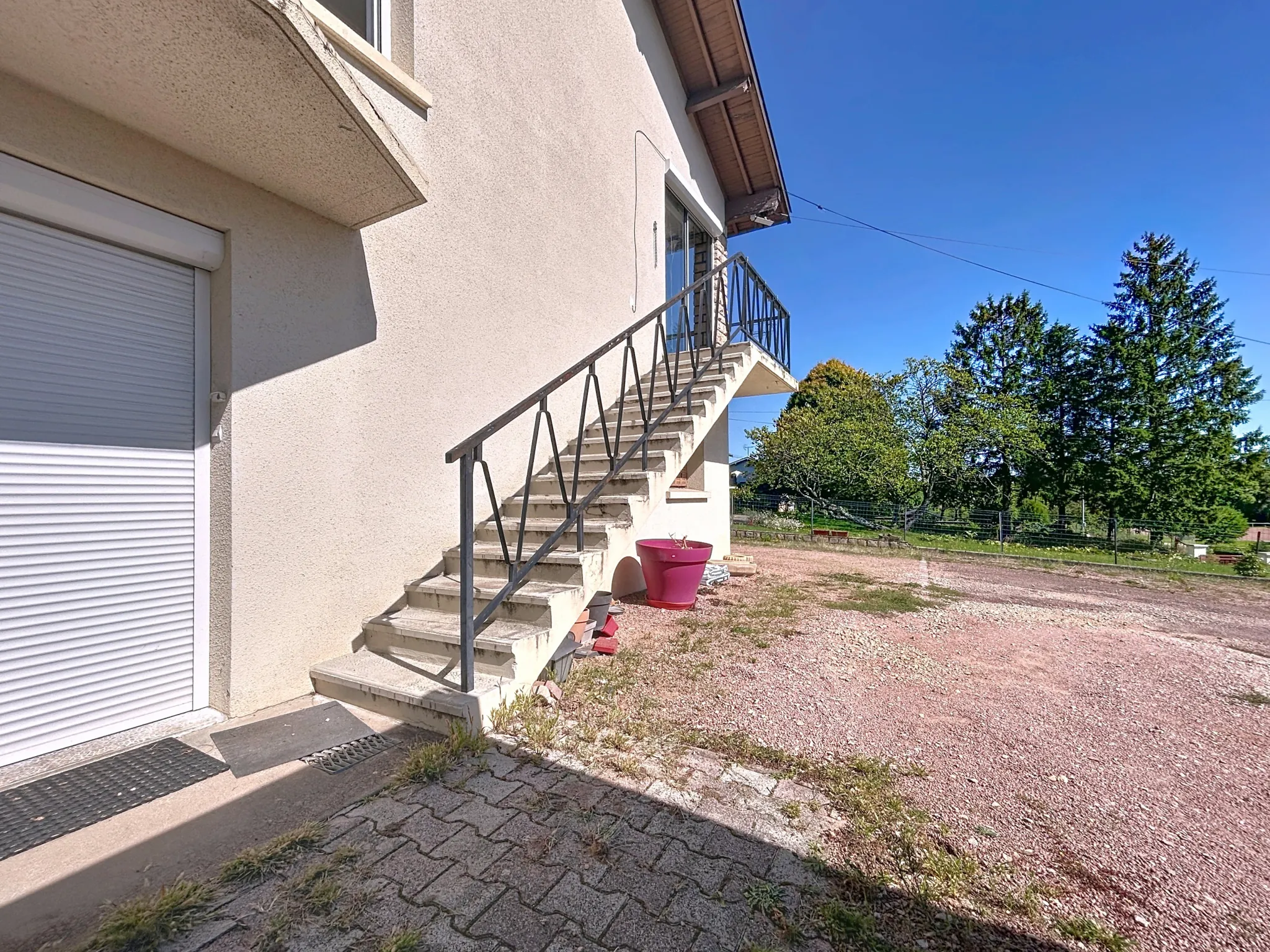 Maison de 144 m² à Creches-sur-Saône avec jardin et potentiel 