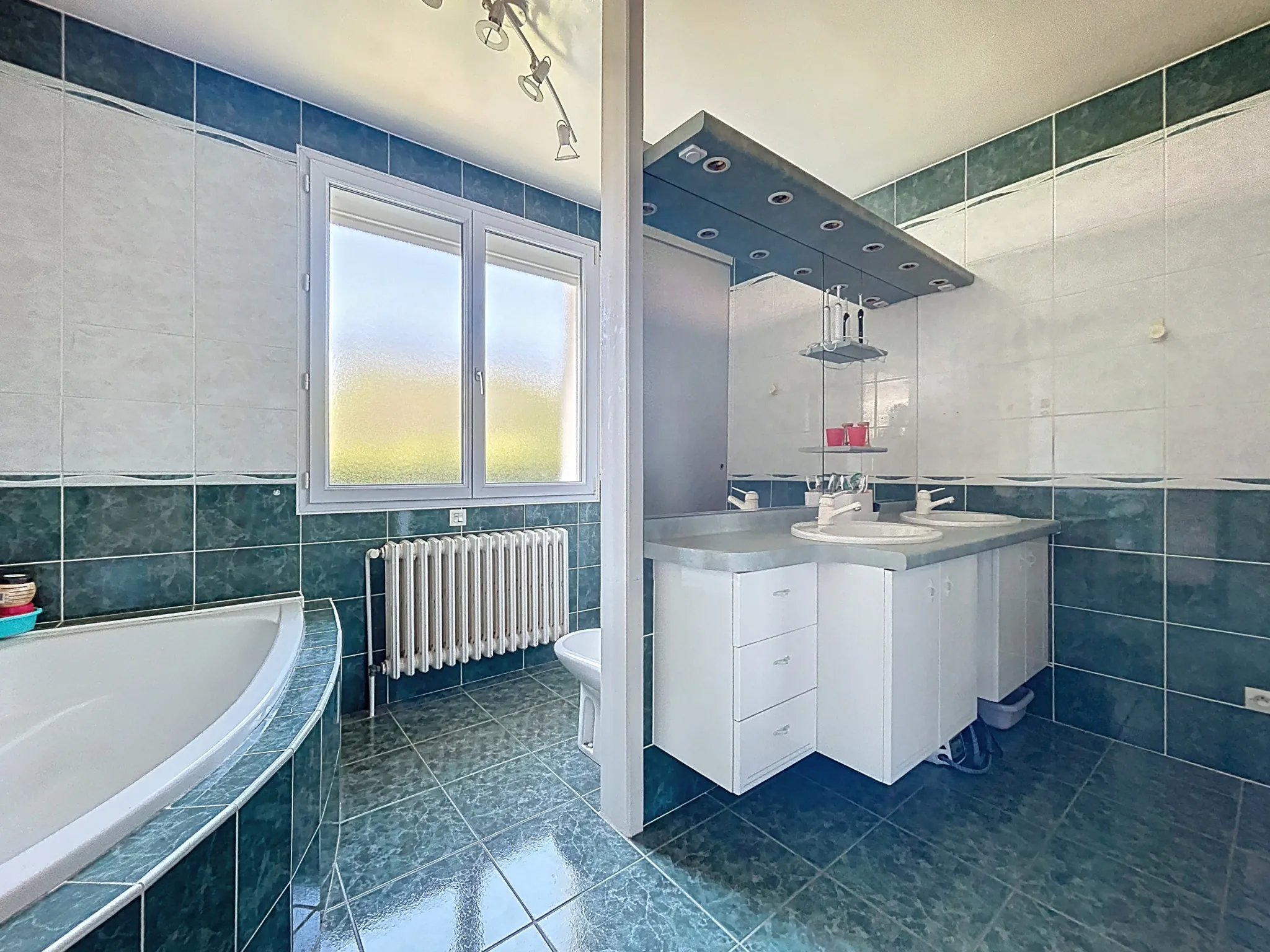 Maison de 144 m² à Creches-sur-Saône avec jardin et potentiel 