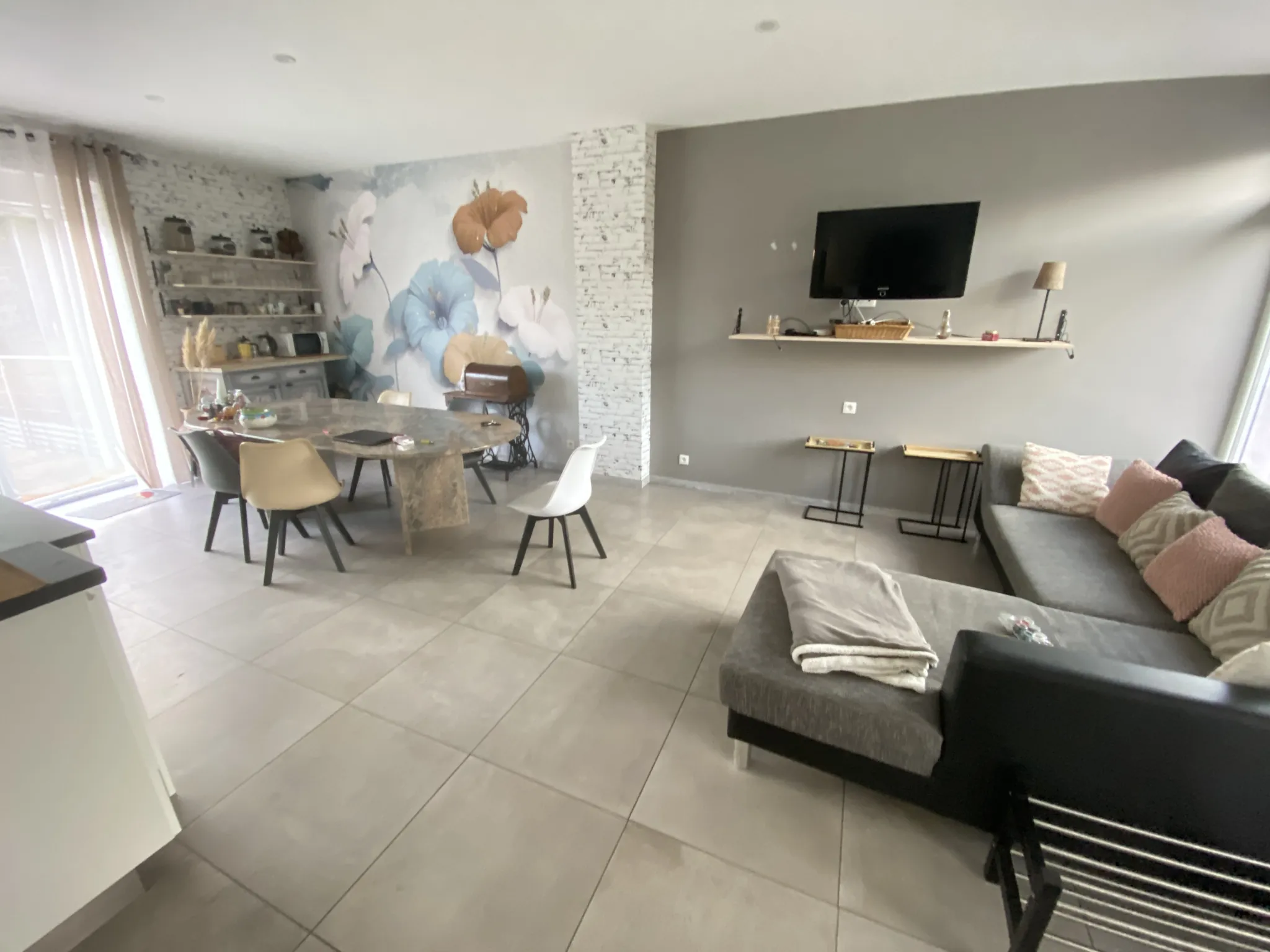 Maison rénovée avec vue sur le lac de Creutzwald – Terrain 2,99 ares