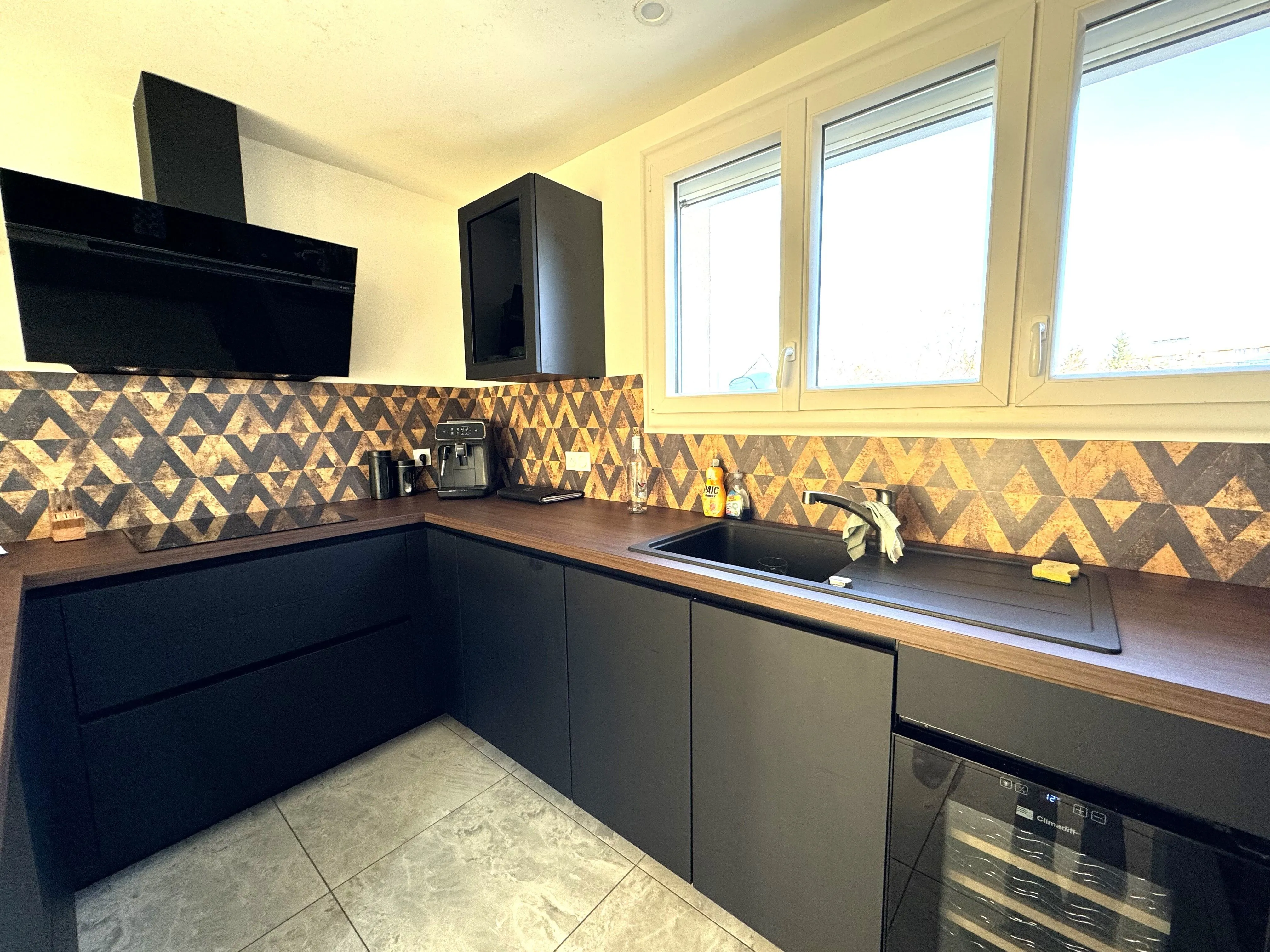 Villa rénovée à Mably avec terrain clos de 670 m² - 110 m² habitables 