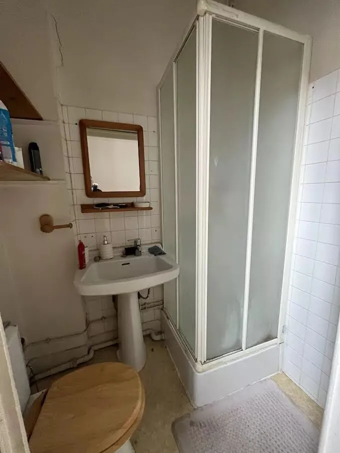 Appartement de 41,54 m² à Roanne avec balcon et cour - Investissement locatif possible 