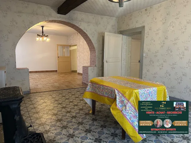 Grande maison semi-individuelle à Berlaimont avec potentiel et grand garage 