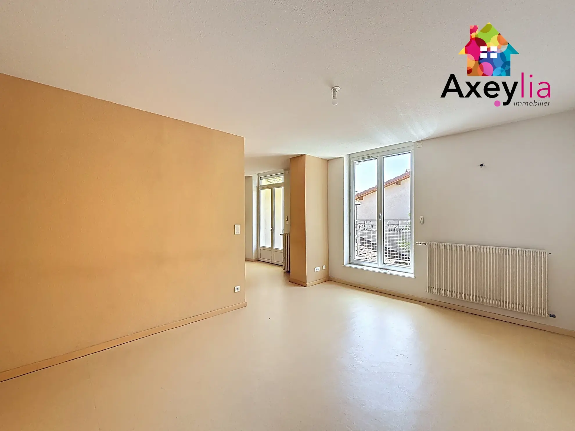 Appartement T5 à vendre au Coteau avec balcon, cave et faibles charges 