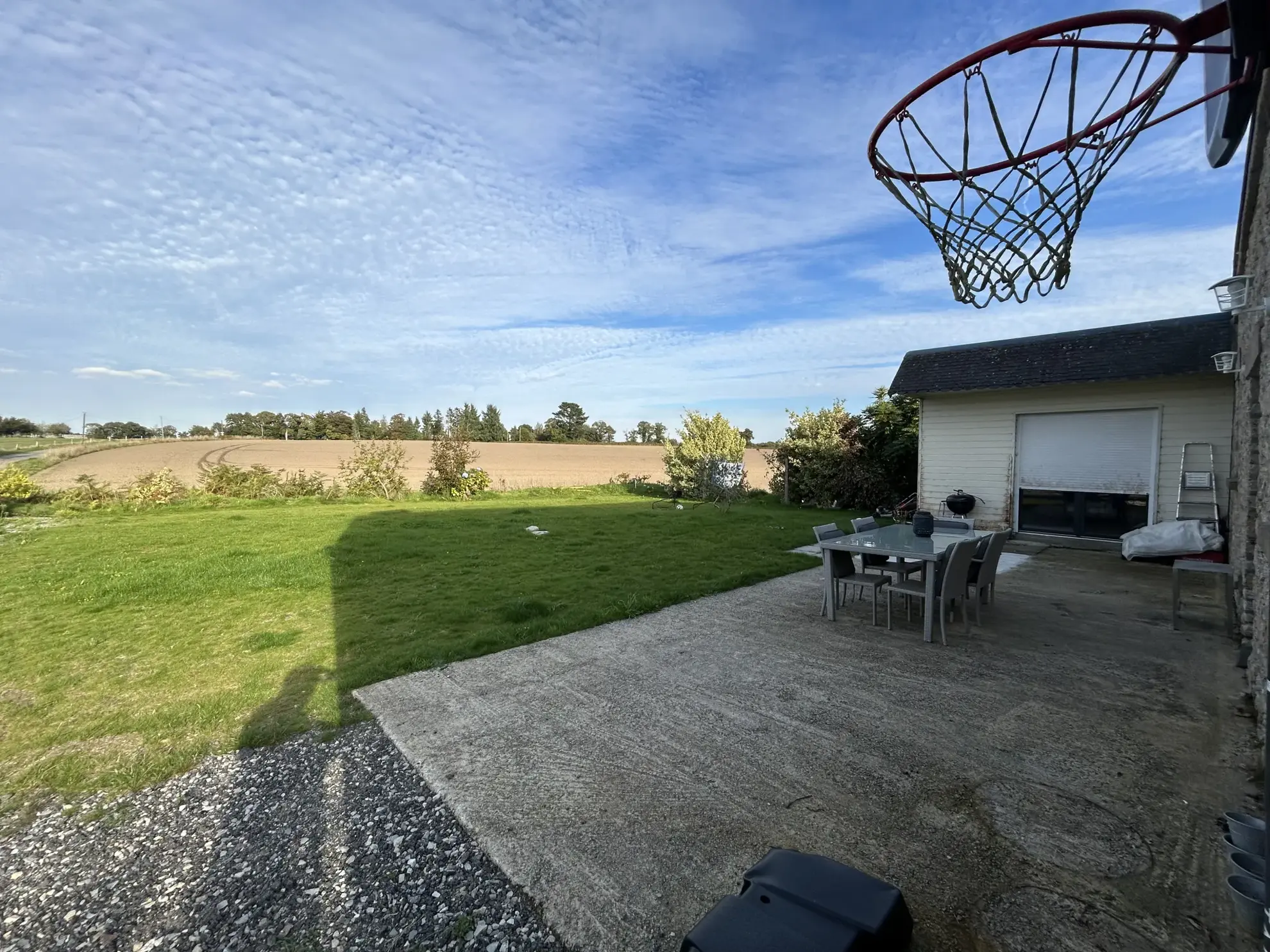 Maison de campagne rénovée à Bubry avec 3 chambres et parcelle de 676m² 