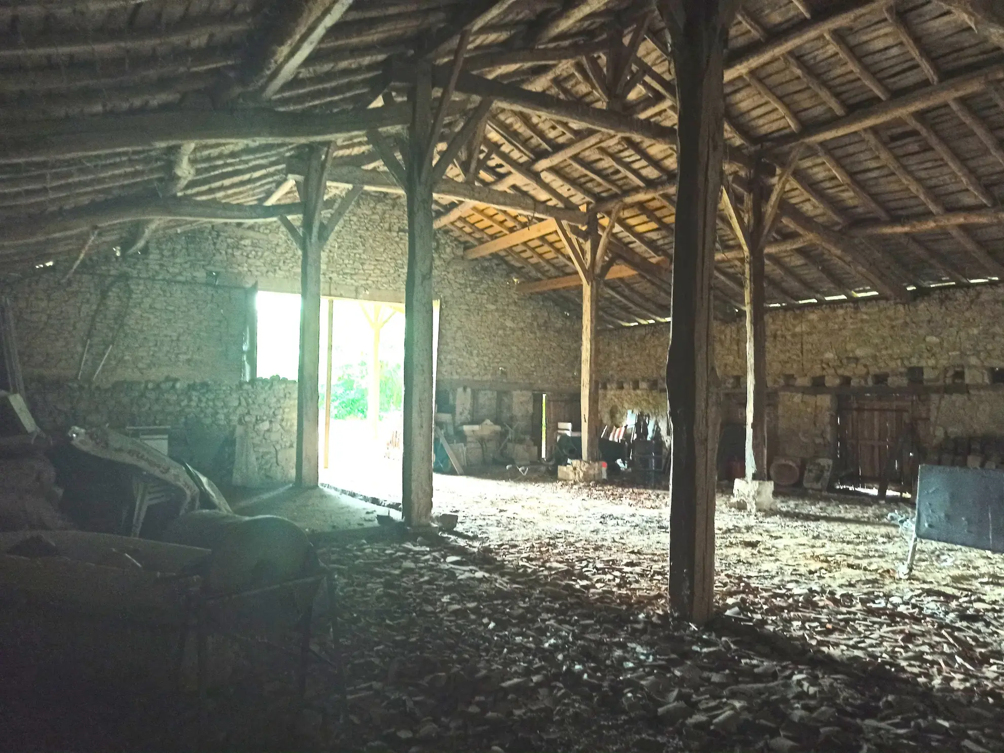 Magnifique grange en pierre avec terrain de 3800 m² à Villeneuve-sur-Lot 