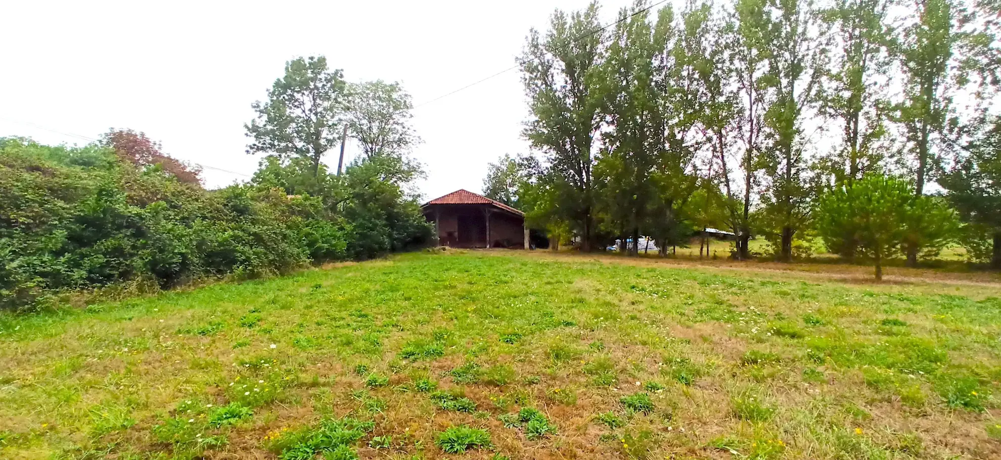 Magnifique grange en pierre avec terrain de 3800 m² à Villeneuve-sur-Lot 