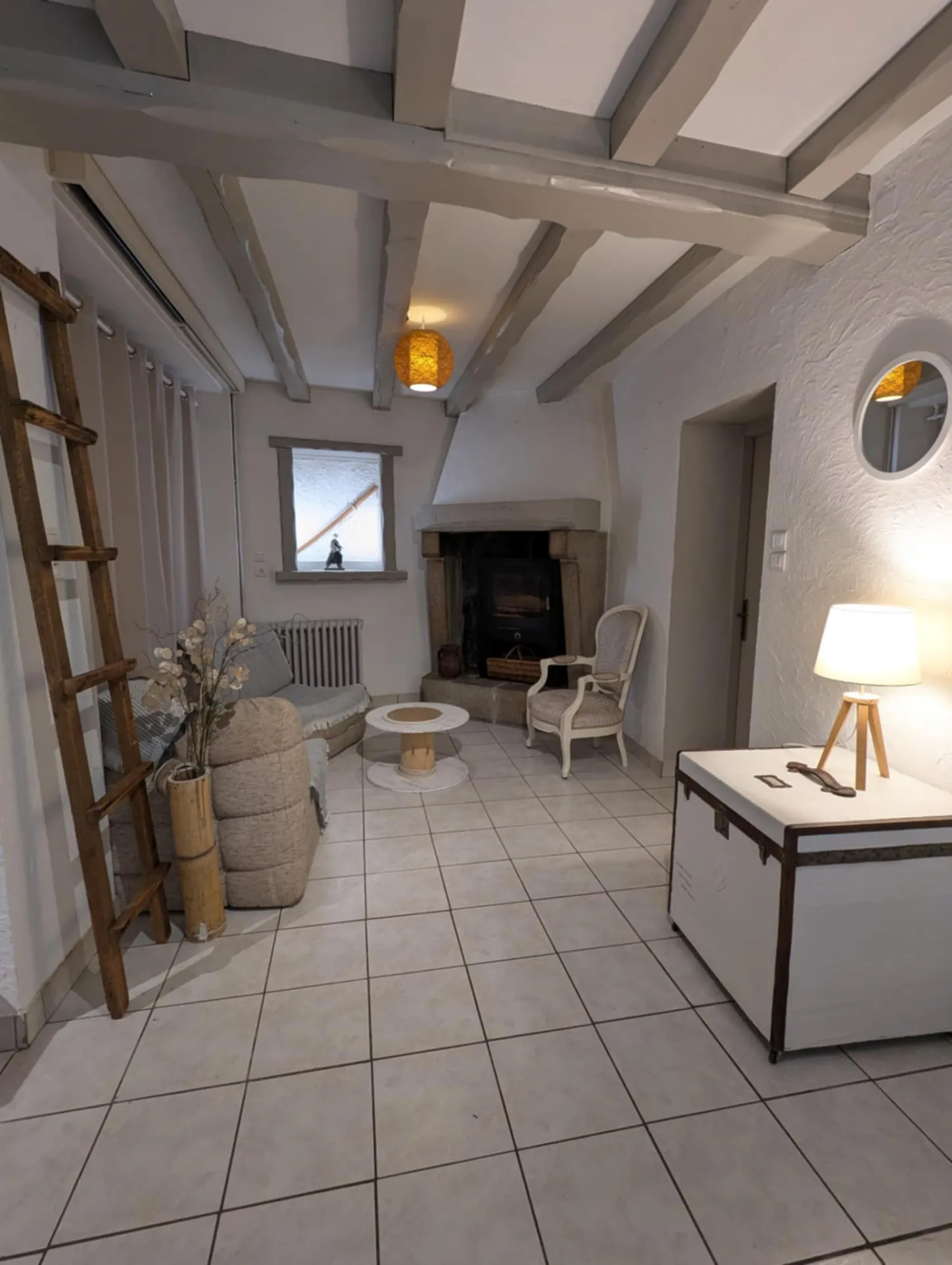 Maison à vendre avec studio indépendant et revenus locatifs à Le Boupere 