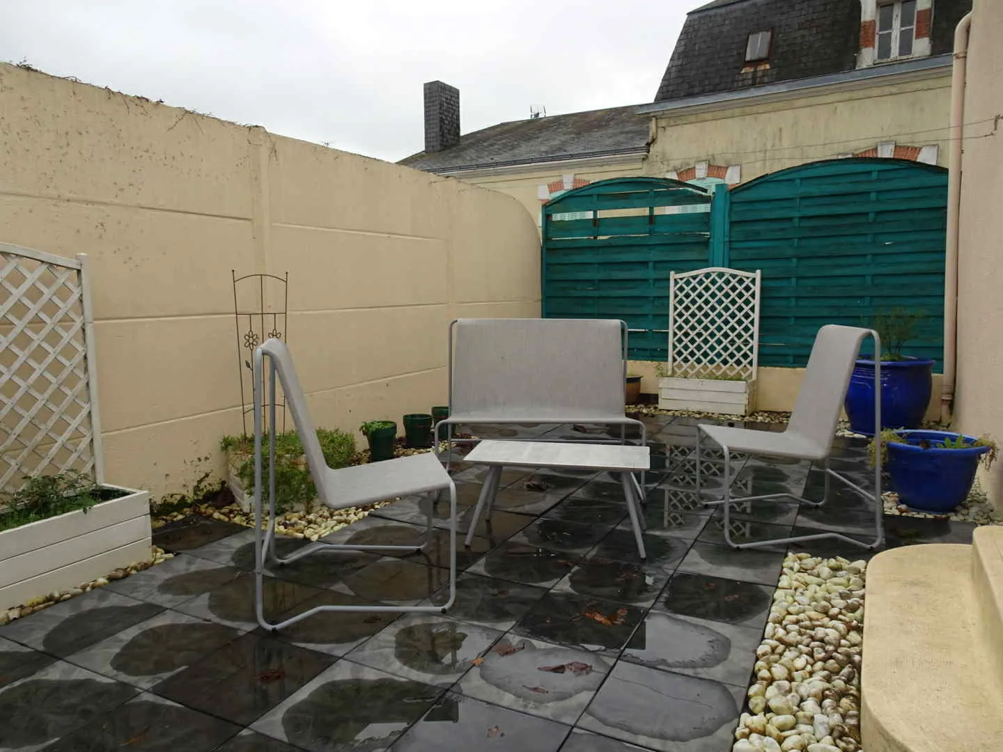 Maison à vendre avec studio indépendant et revenus locatifs à Le Boupere 