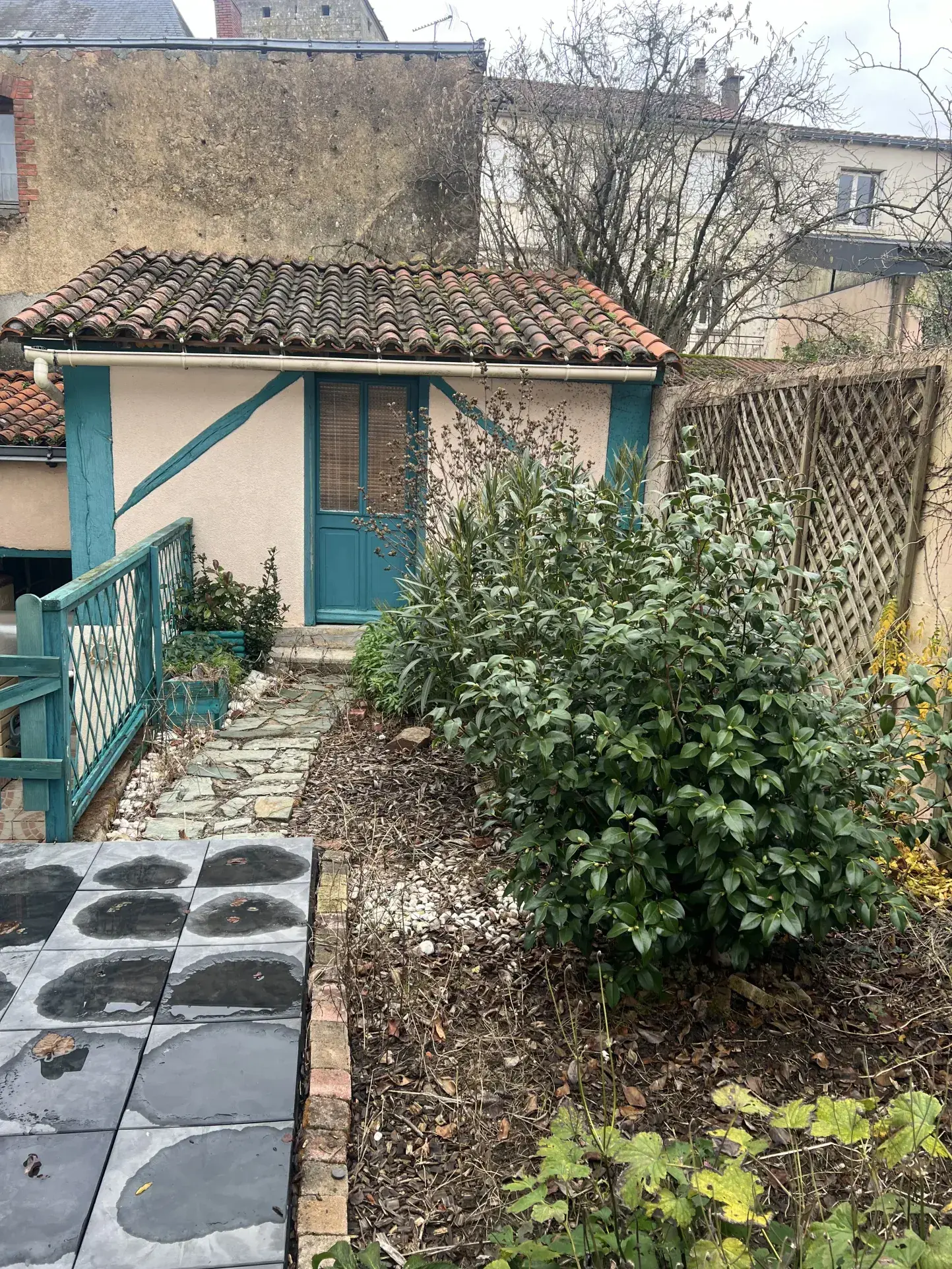 Maison à vendre avec studio indépendant et revenus locatifs à Le Boupere 
