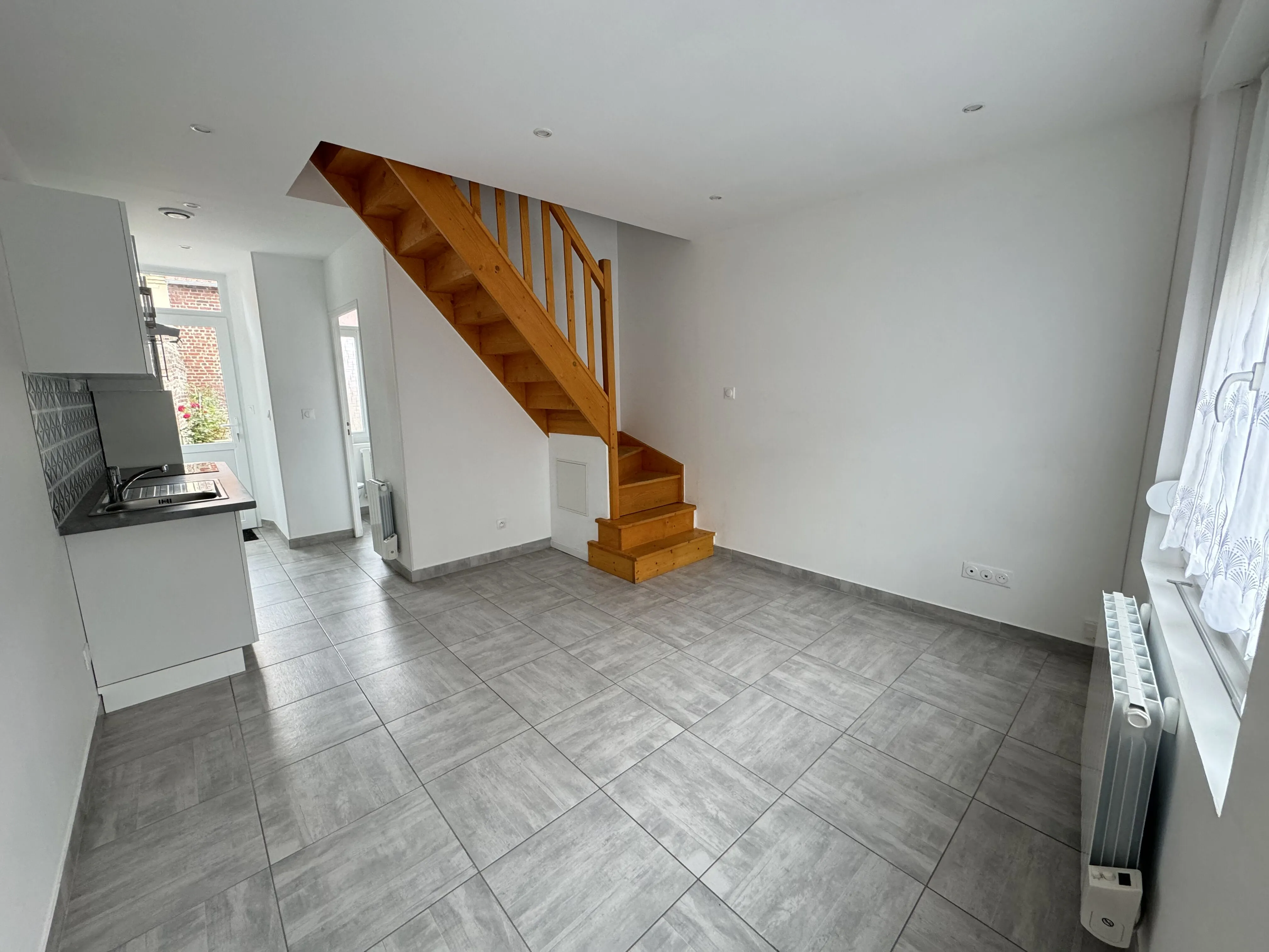 Maison de ville à vendre à Moreuil avec cour, jardin et 2 chambres