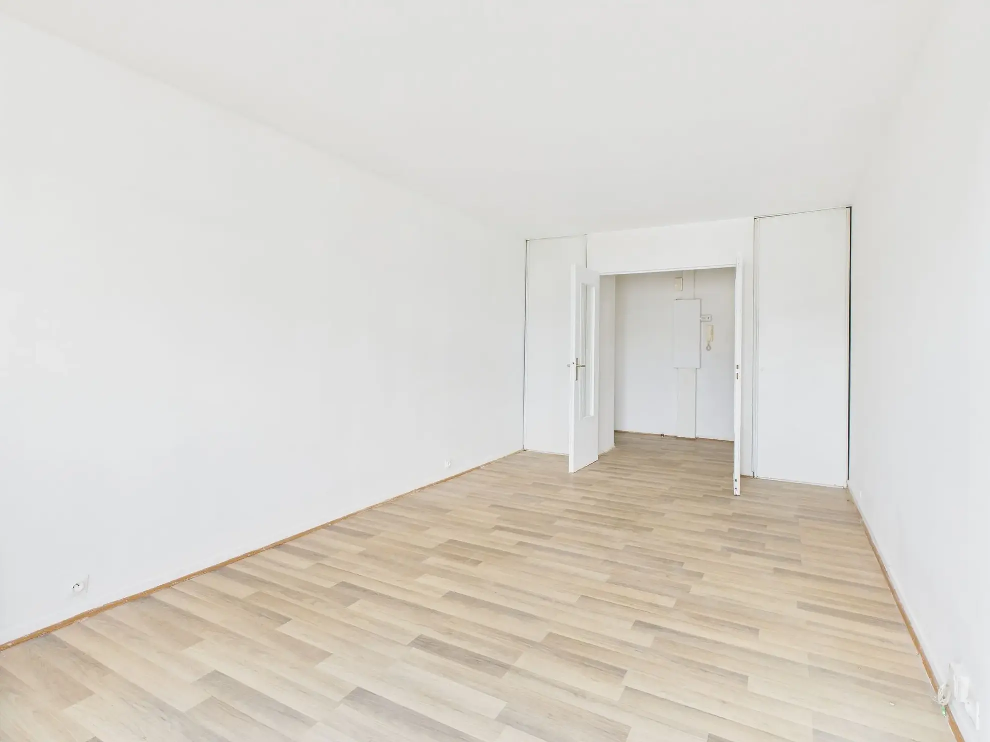 Appartement T3 lumineux avec cave et parkings à Corbeil-essonnes 