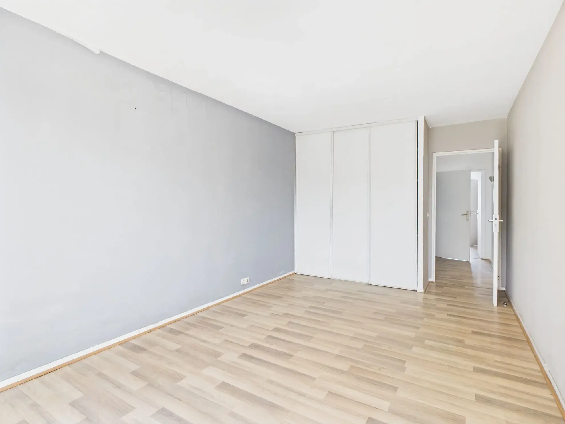 Appartement T3 lumineux avec cave et parkings à Corbeil-essonnes 