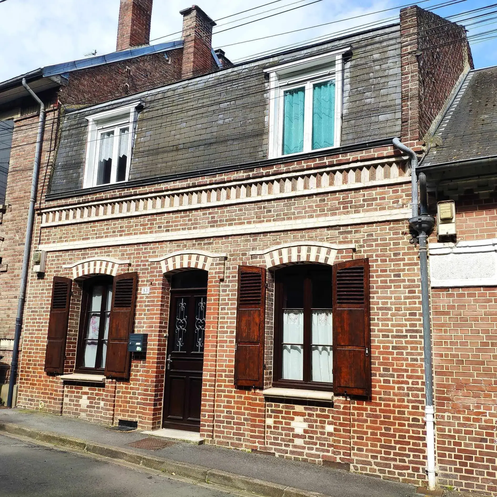 Maison en briques de 86 m² à Montdidier avec jardin et dépendance