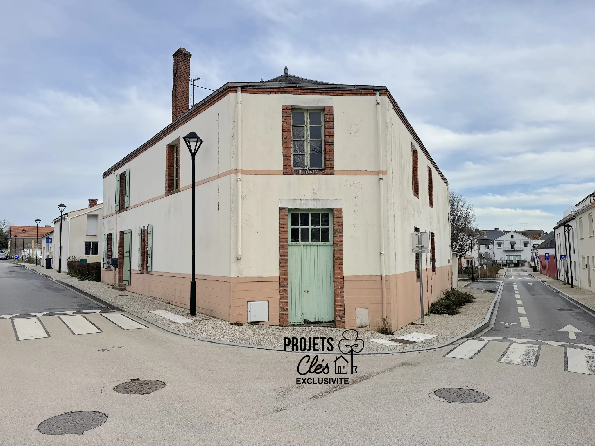 Maison de centre-ville à Aizenay avec grand potentiel de rénovation - 80 m² habitables