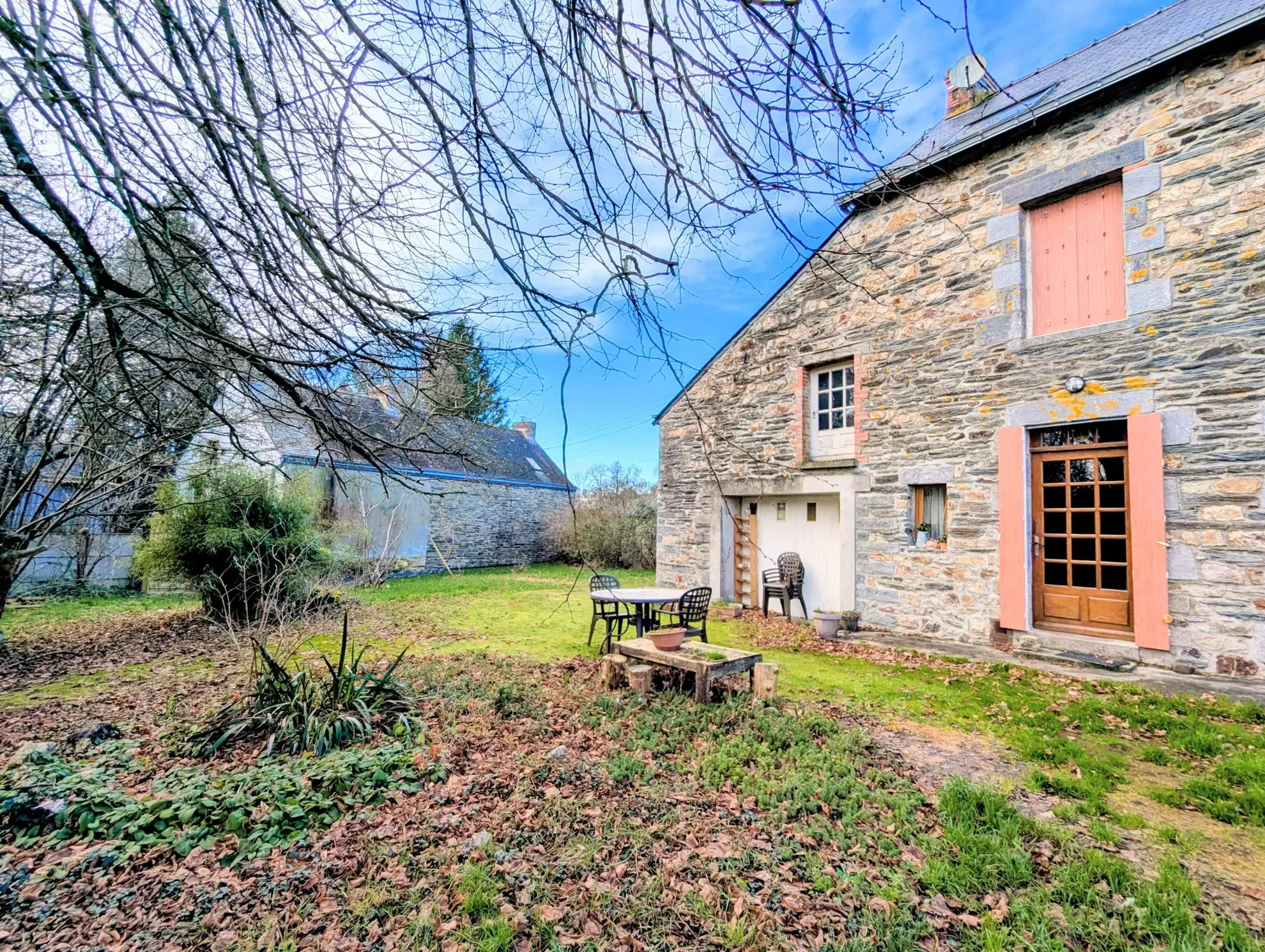 Charmante maison en pierre à Reminiac, 2 chambres, jardin, charme campagnard