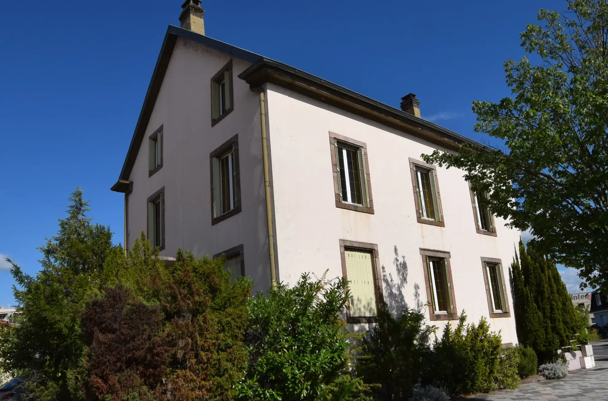 Immeuble de caractère à Sochaux Vieux Charmont avec terrasse et jardin