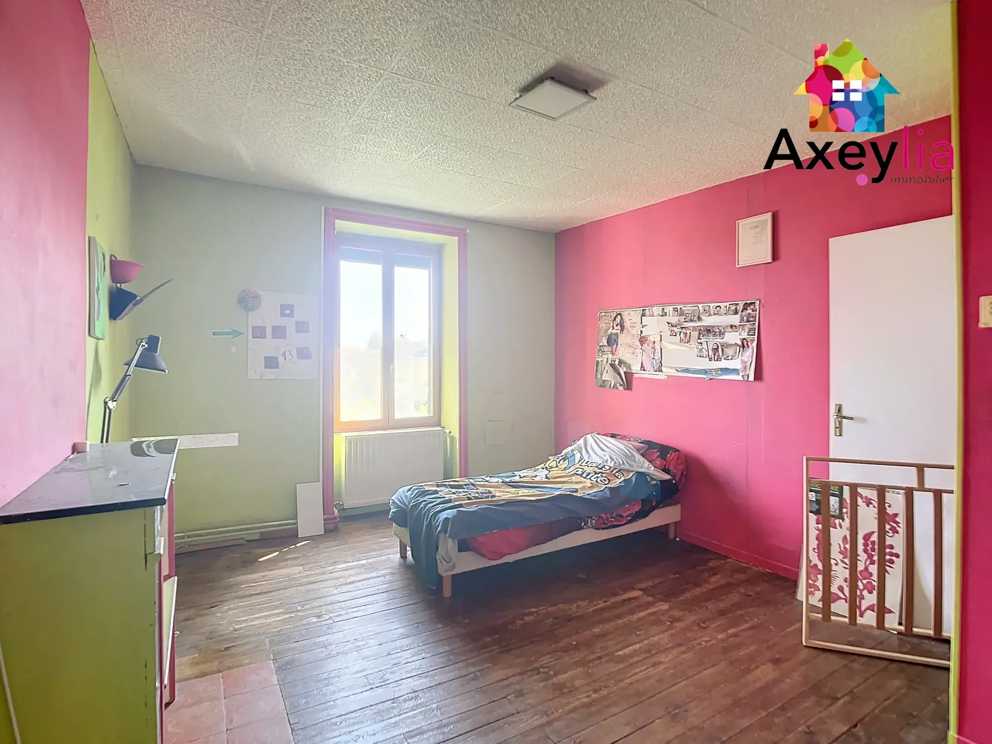 Maison en pierres à Renaison avec 6 chambres, garage, cave et terrain de 545 m² 